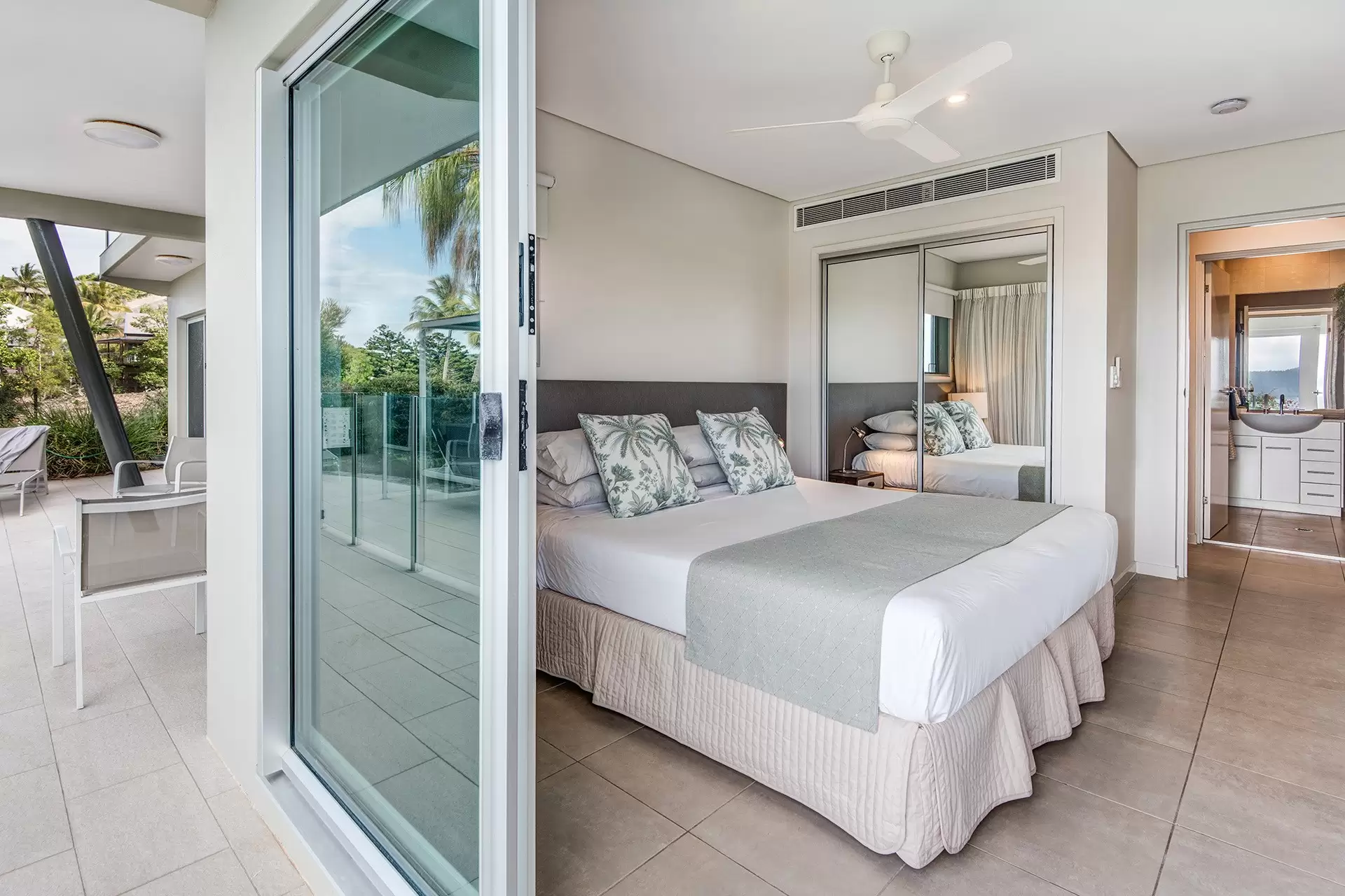 5/18 Whitsunday Boulevard, Hamilton Island Sold by Queensland Sotheby's International Realty - image 1