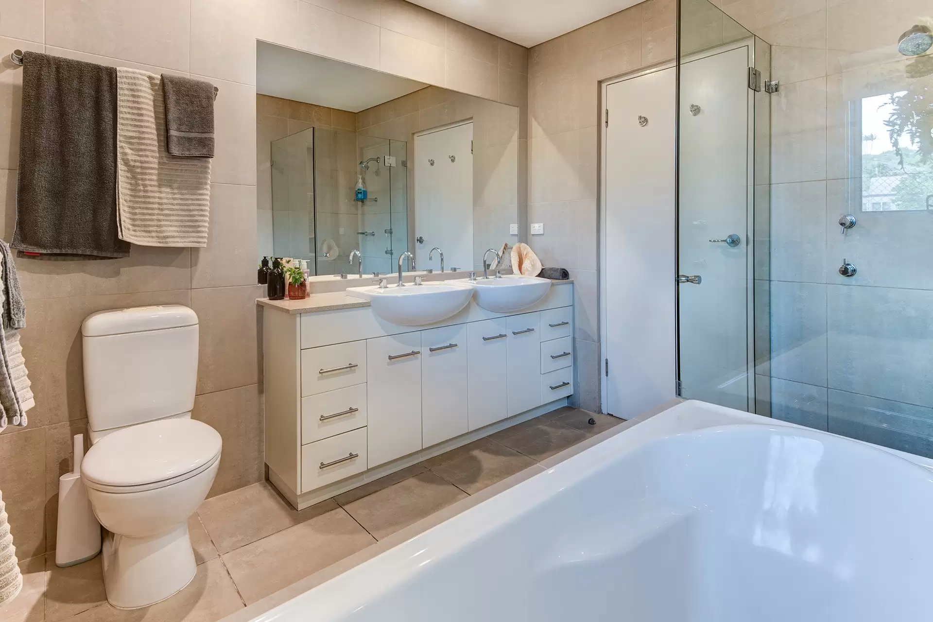 5/18 Whitsunday Boulevard, Hamilton Island Sold by Queensland Sotheby's International Realty - image 1