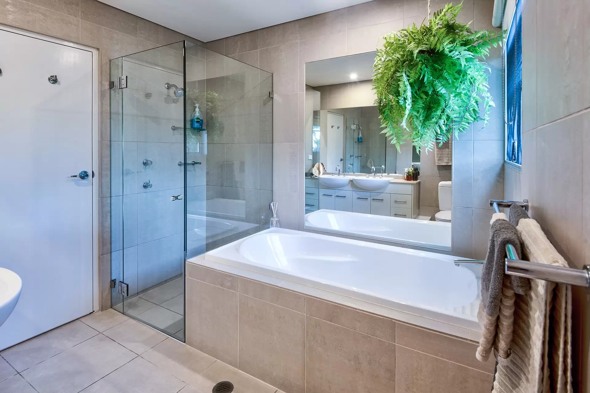 5/18 Whitsunday Boulevard, Hamilton Island Sold by Queensland Sotheby's International Realty - image 1