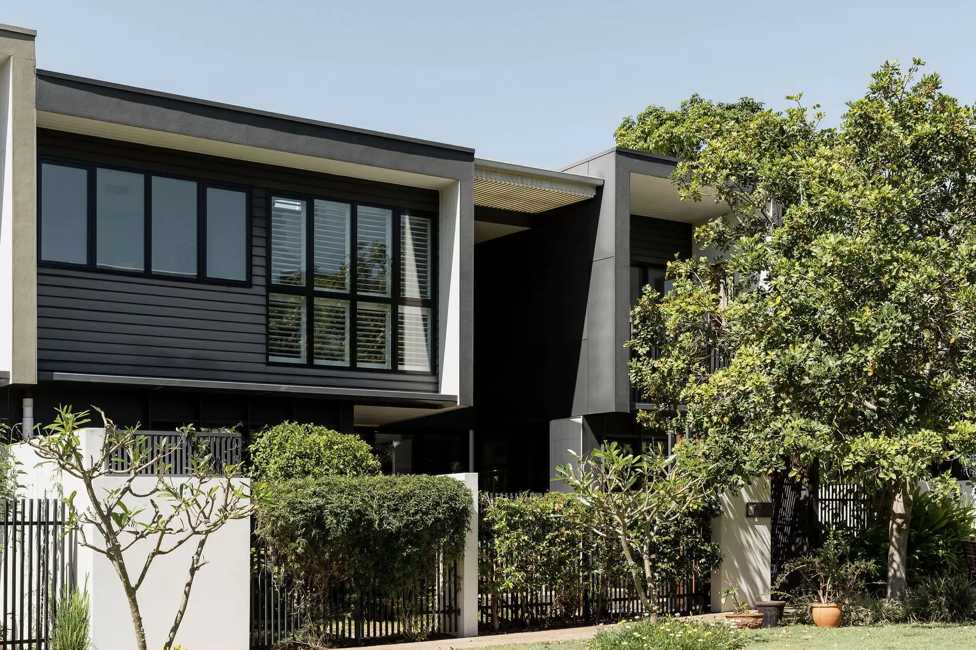 1/33 Parkside Circuit, Hamilton Sold by Queensland Sotheby's International Realty - image 1
