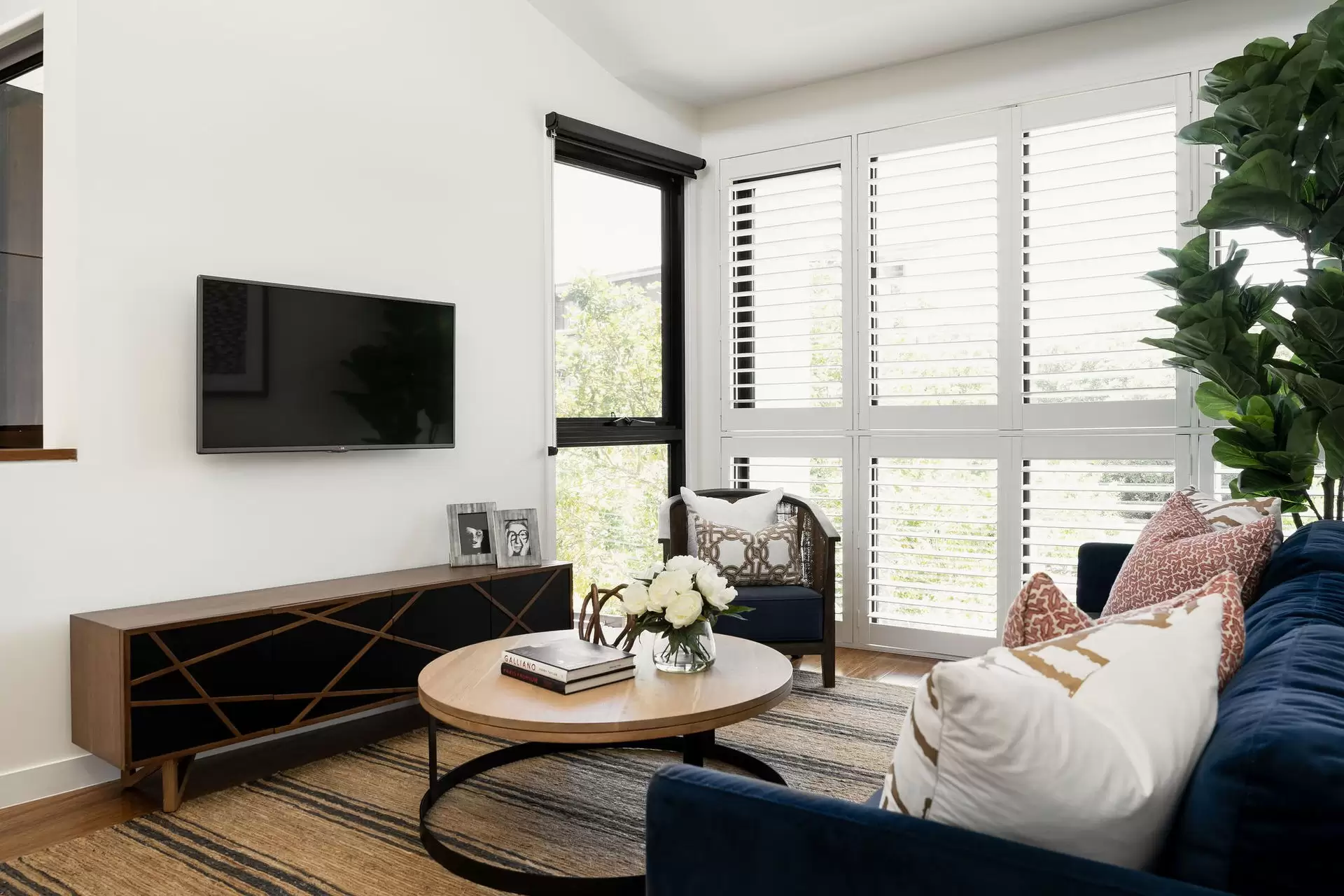 1/33 Parkside Circuit, Hamilton Sold by Queensland Sotheby's International Realty - image 1