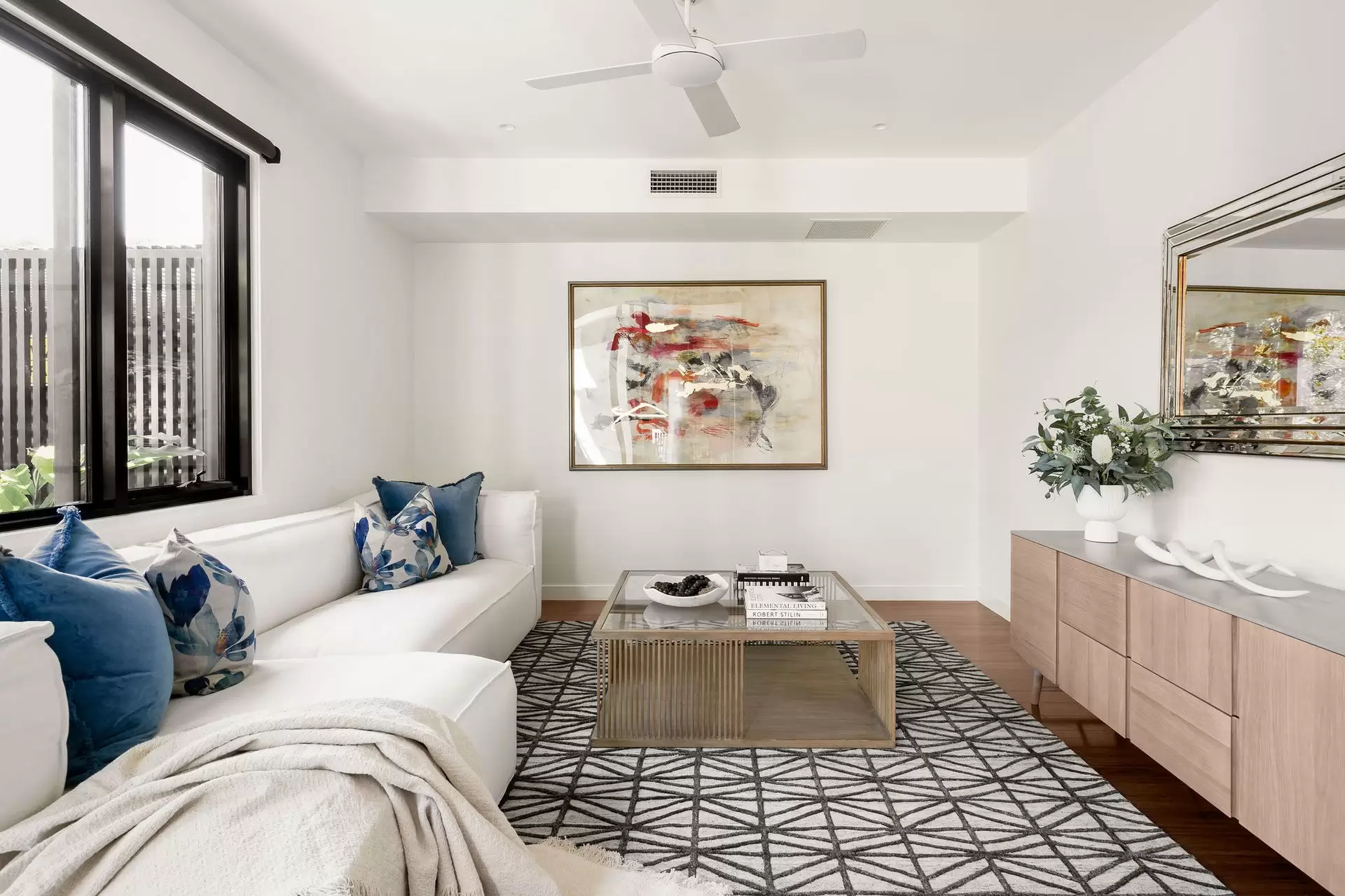 1/33 Parkside Circuit, Hamilton Sold by  - image 1