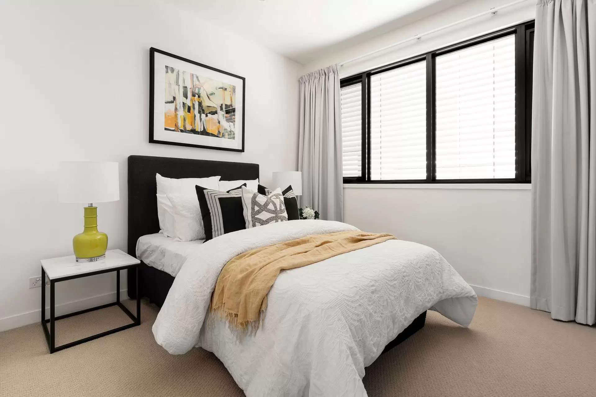 1/33 Parkside Circuit, Hamilton Sold by Queensland Sotheby's International Realty - image 1