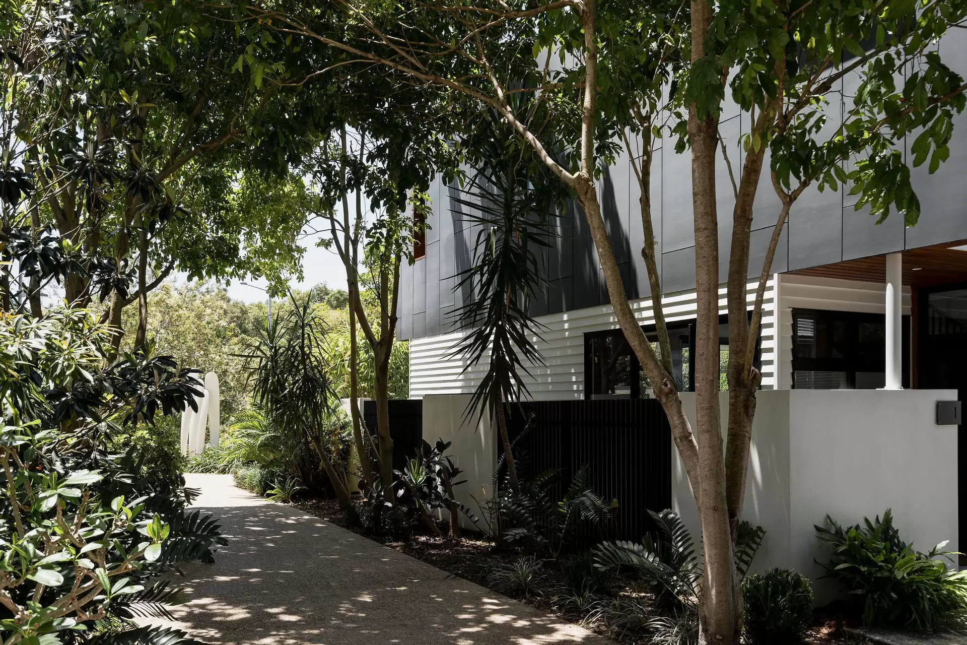 1/33 Parkside Circuit, Hamilton Sold by Queensland Sotheby's International Realty - image 1
