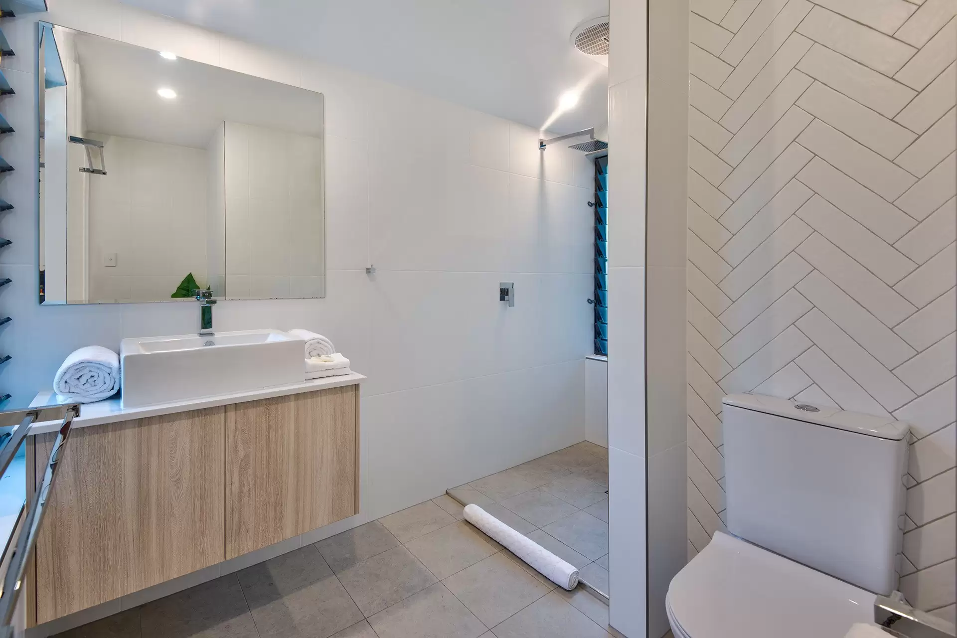 27/5 Banksia Court, Hamilton Island Sold by Queensland Sotheby's International Realty - image 1