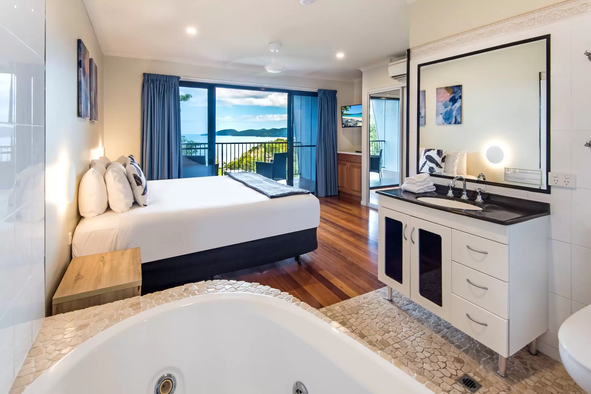 11/7 Acacia Drive, Hamilton Island Sold by Queensland Sotheby's International Realty - image 1