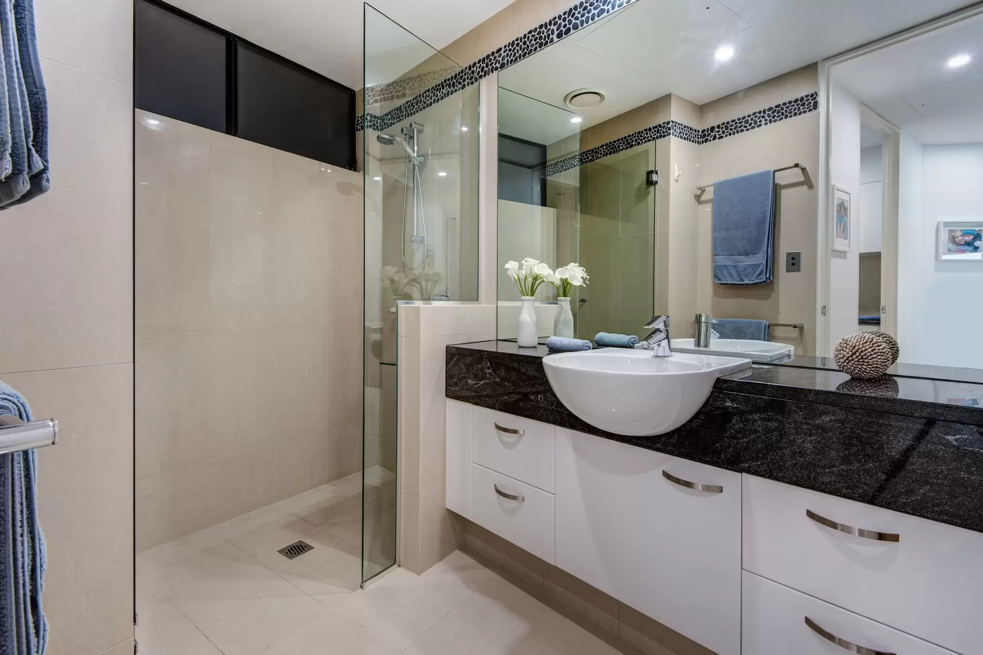 15/5 Acacia Drive, Hamilton Island Sold by Queensland Sotheby's International Realty - image 1
