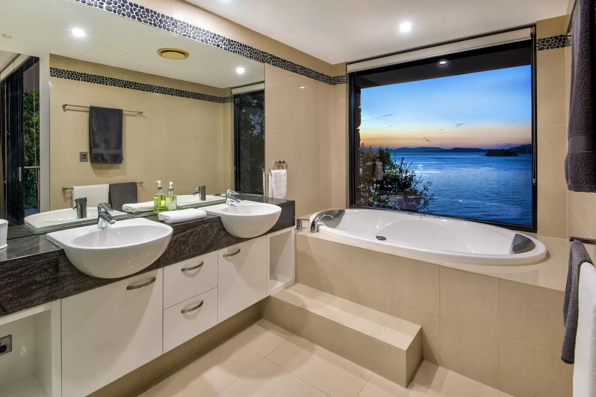 15/5 Acacia Drive, Hamilton Island Sold by Queensland Sotheby's International Realty - image 1