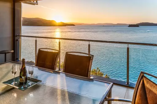 15/5 Acacia Drive, Hamilton Island Sold by 