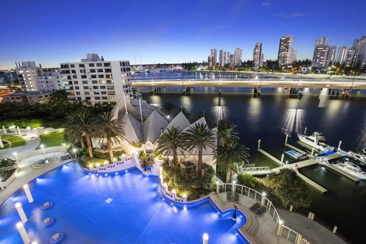 B17-2/75 Brighton Parade, Southport Sold by Queensland Sotheby's International Realty - image 1