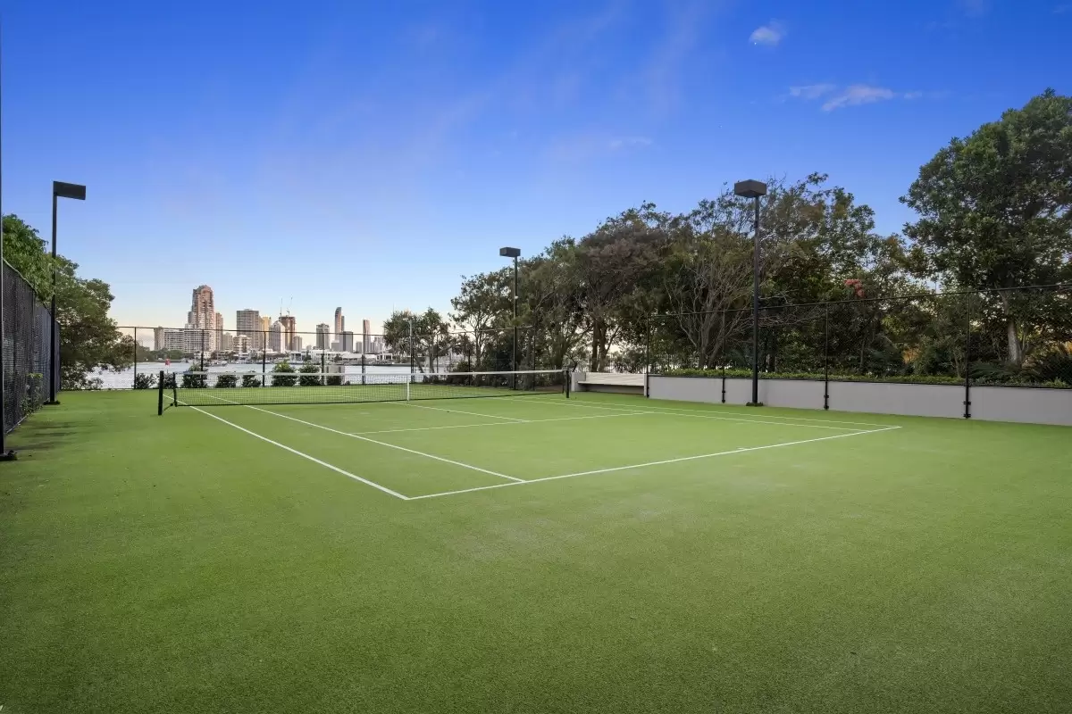 B17-2/75 Brighton Parade, Southport Sold by Queensland Sotheby's International Realty - image 1