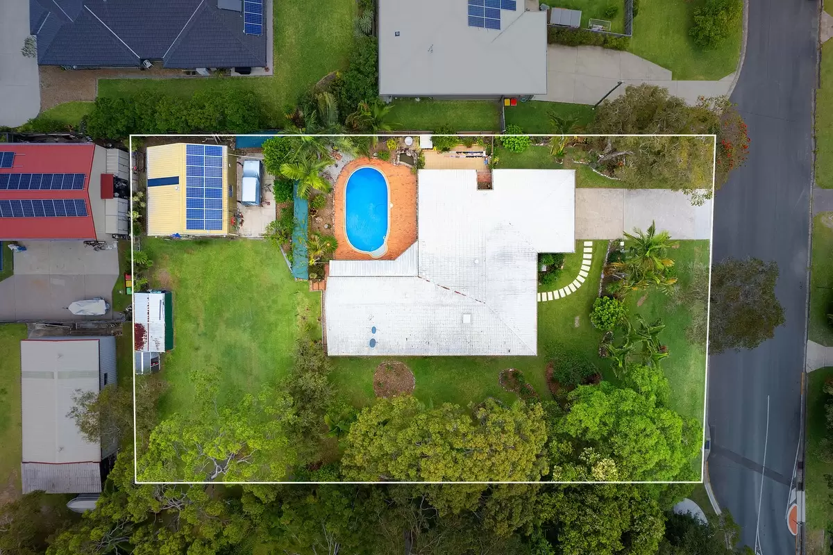 33 Crank Street, Tewantin Sold by Queensland Sotheby's International Realty - image 1