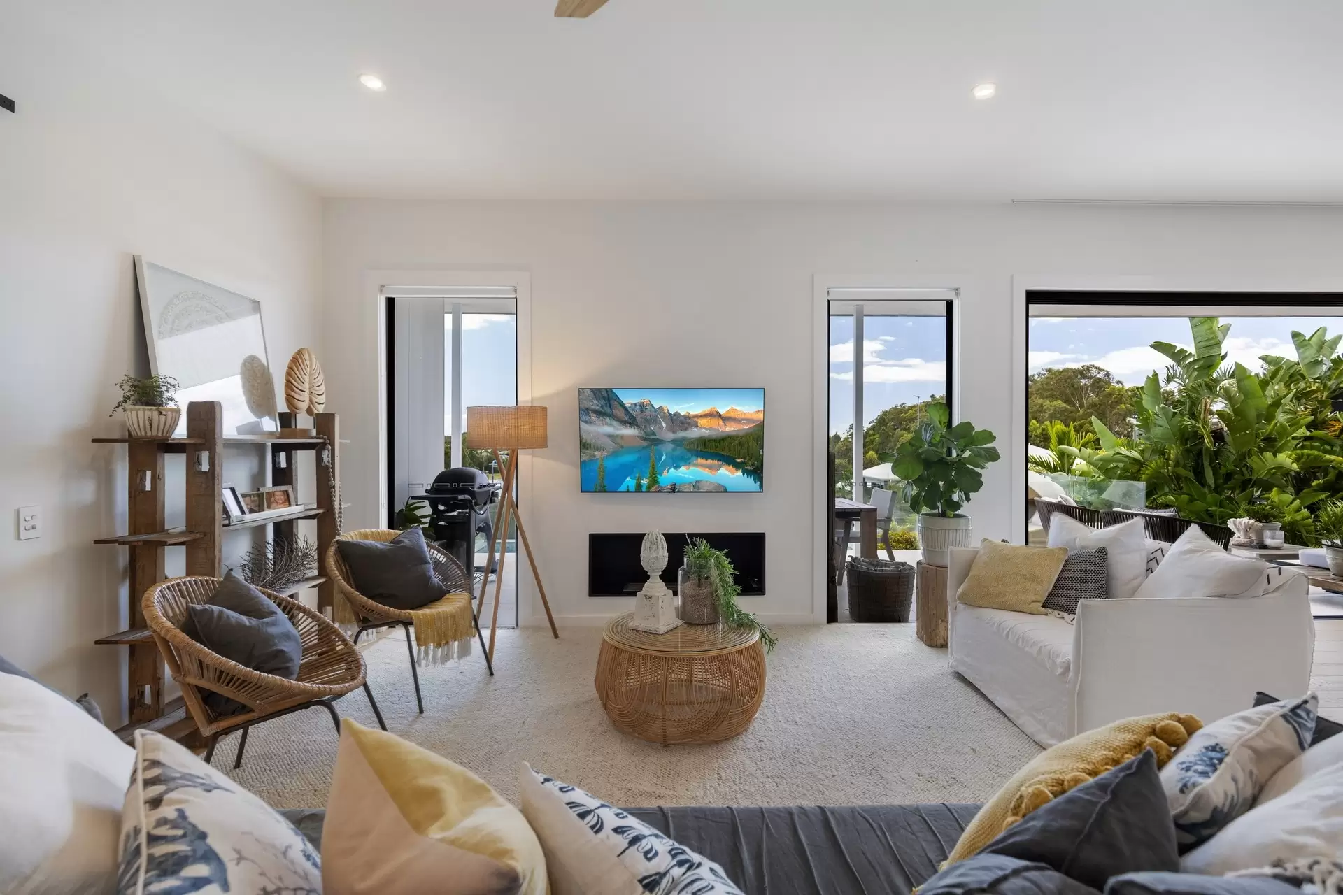 10 Honey Myrtle Close, Peregian Springs Sold by  - image 1