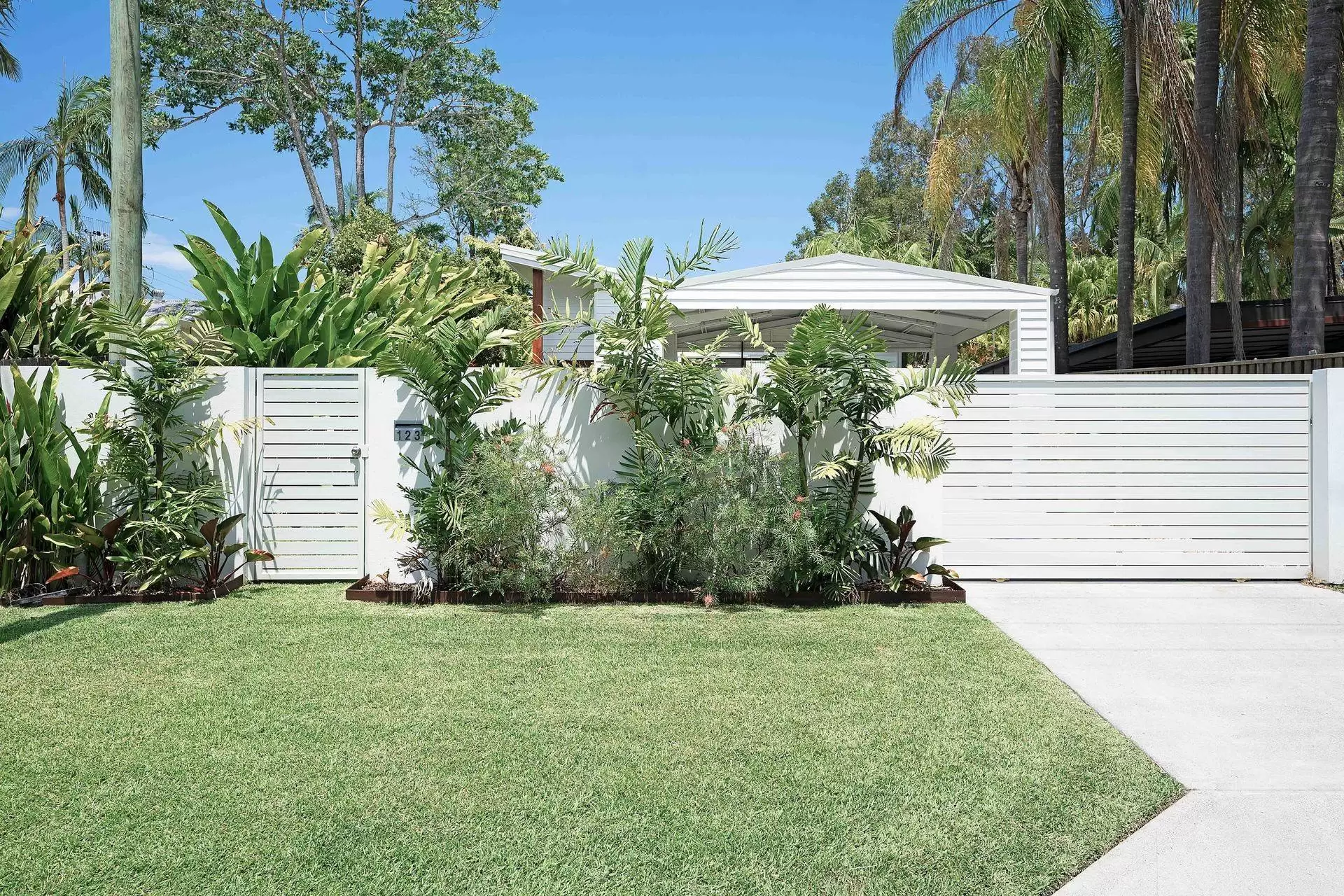 123 Hendry Street, Tewantin Sold by Queensland Sotheby's International Realty - image 1