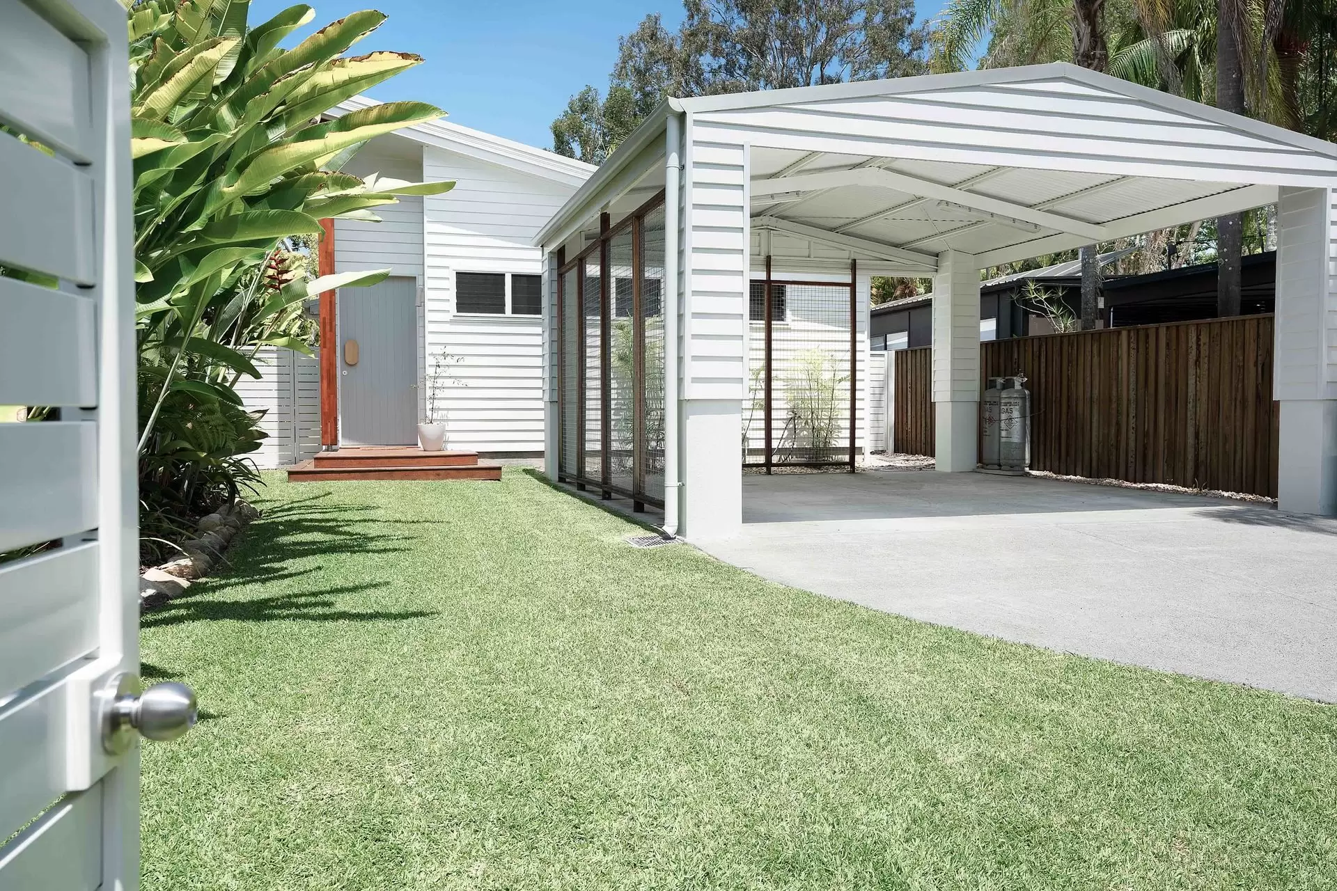 123 Hendry Street, Tewantin Sold by Queensland Sotheby's International Realty - image 1