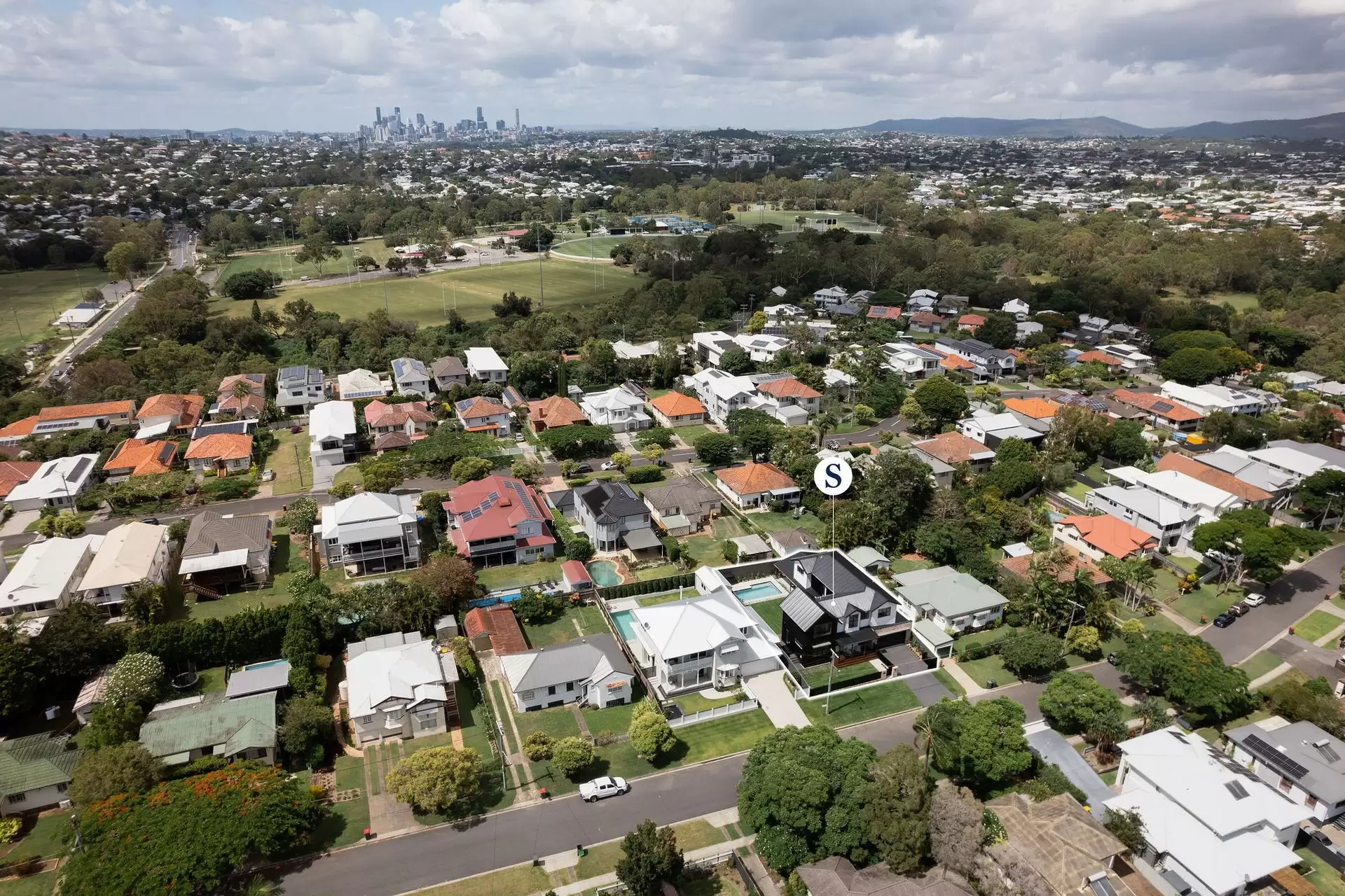 16 Cressey Street, Wavell Heights Sold by Queensland Sotheby's International Realty - image 1