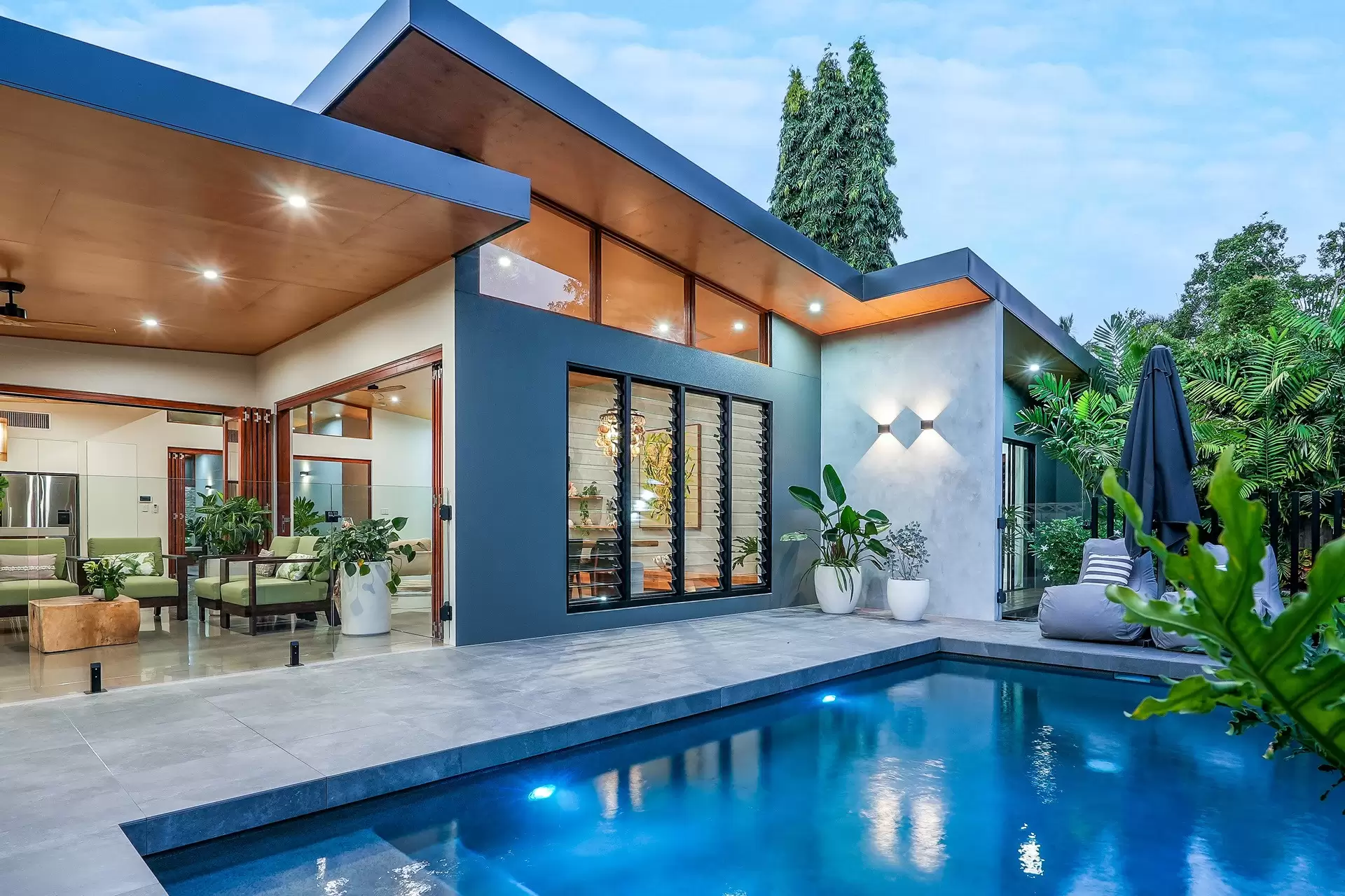 3 Seabrook Avenue, Port Douglas Sold by Queensland Sotheby's International Realty - image 1