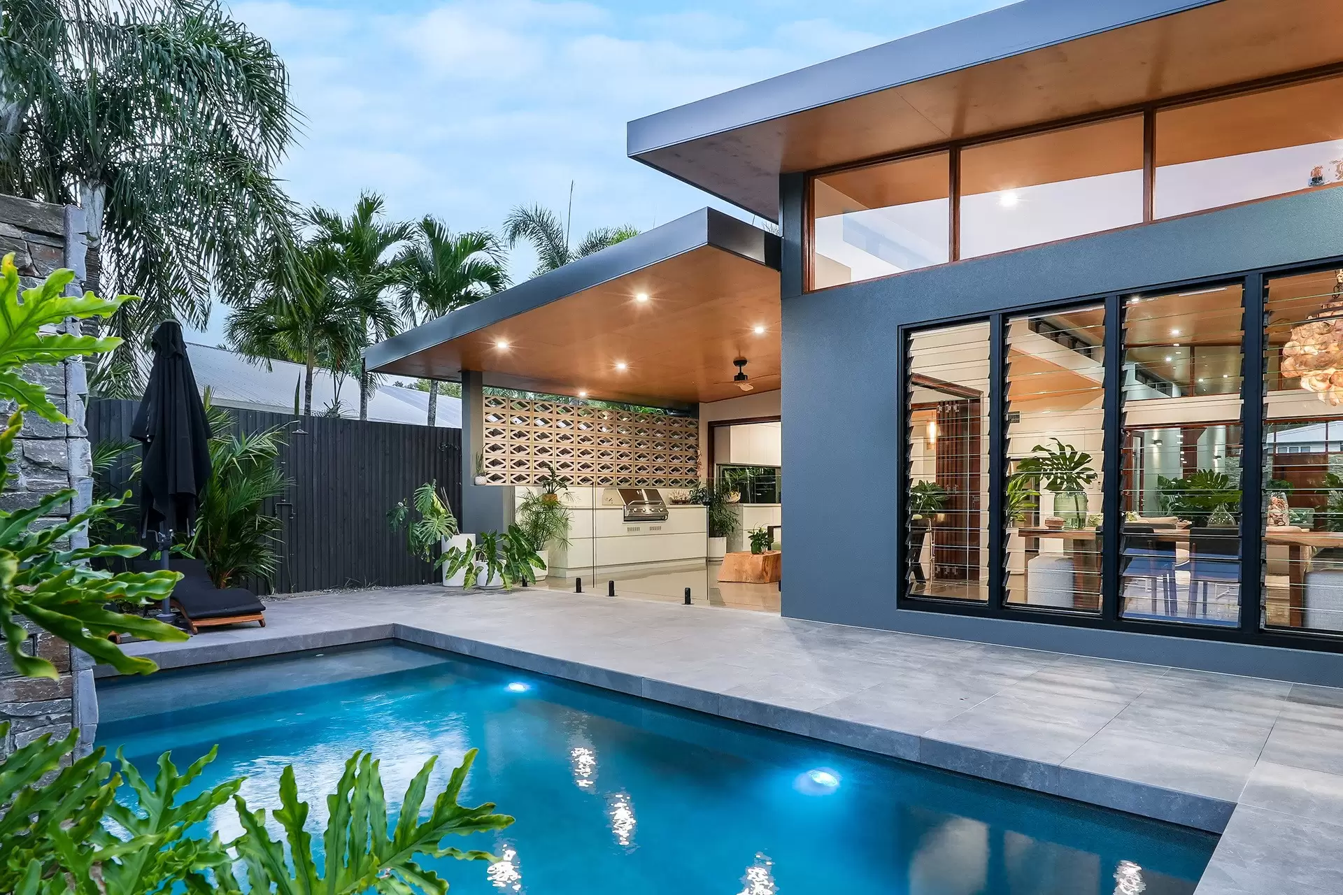 3 Seabrook Avenue, Port Douglas Sold by Queensland Sotheby's International Realty - image 1