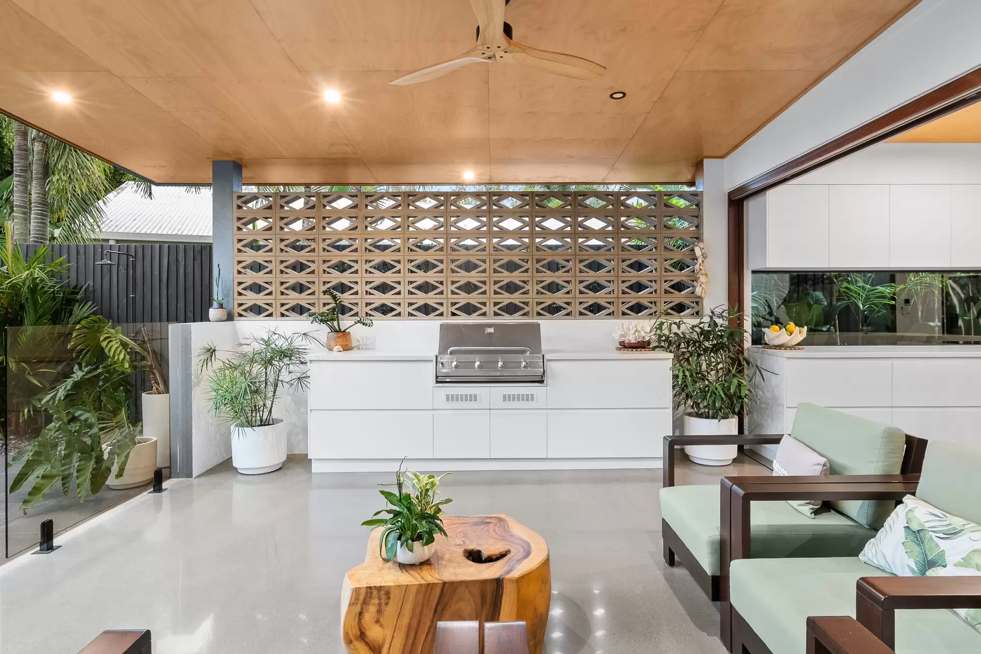 3 Seabrook Avenue, Port Douglas Sold by Queensland Sotheby's International Realty - image 1