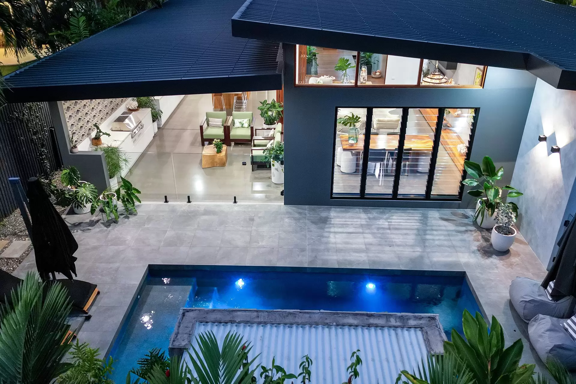3 Seabrook Avenue, Port Douglas Sold by Queensland Sotheby's International Realty - image 1