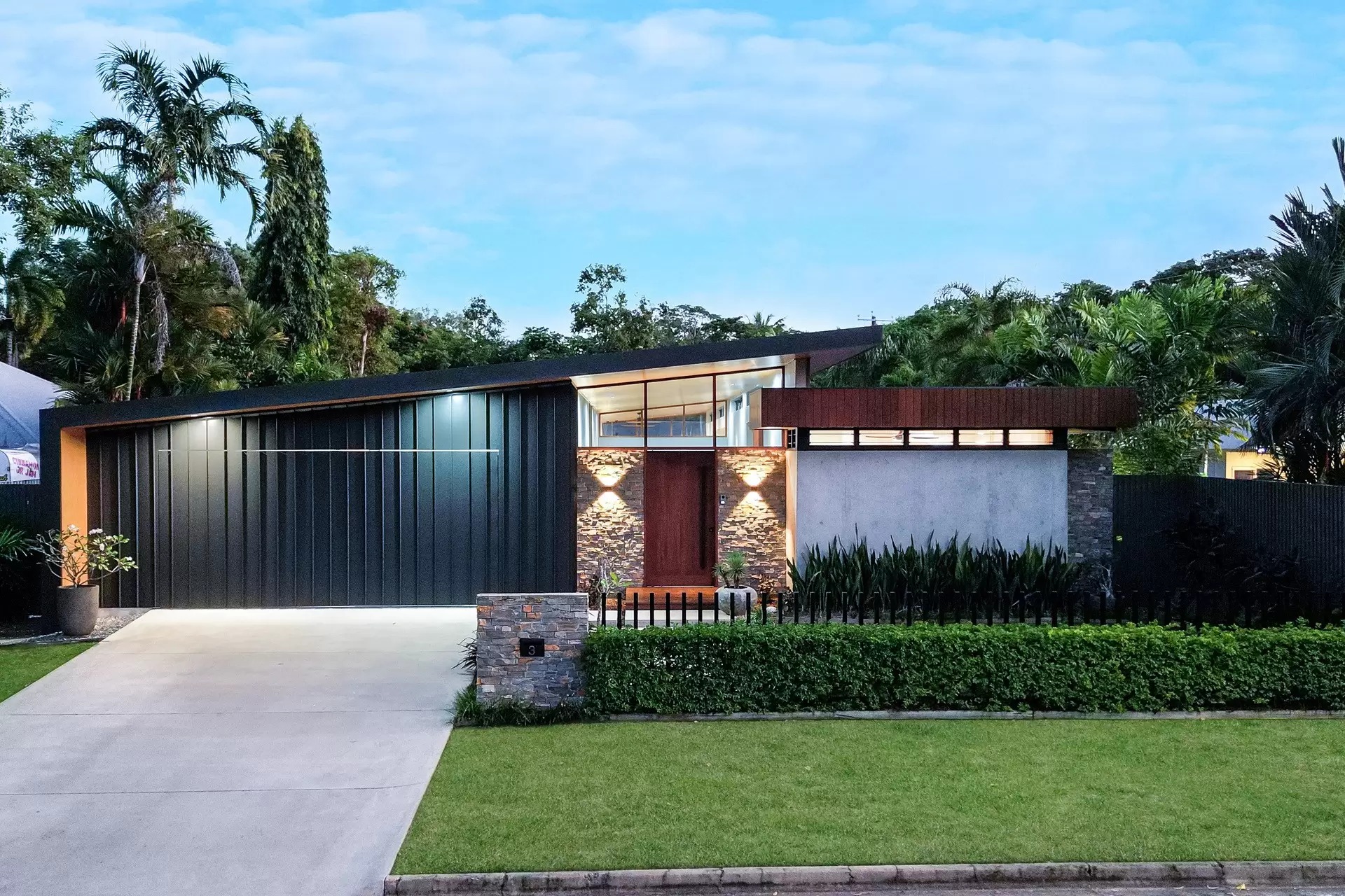 3 Seabrook Avenue, Port Douglas Sold by Queensland Sotheby's International Realty - image 1