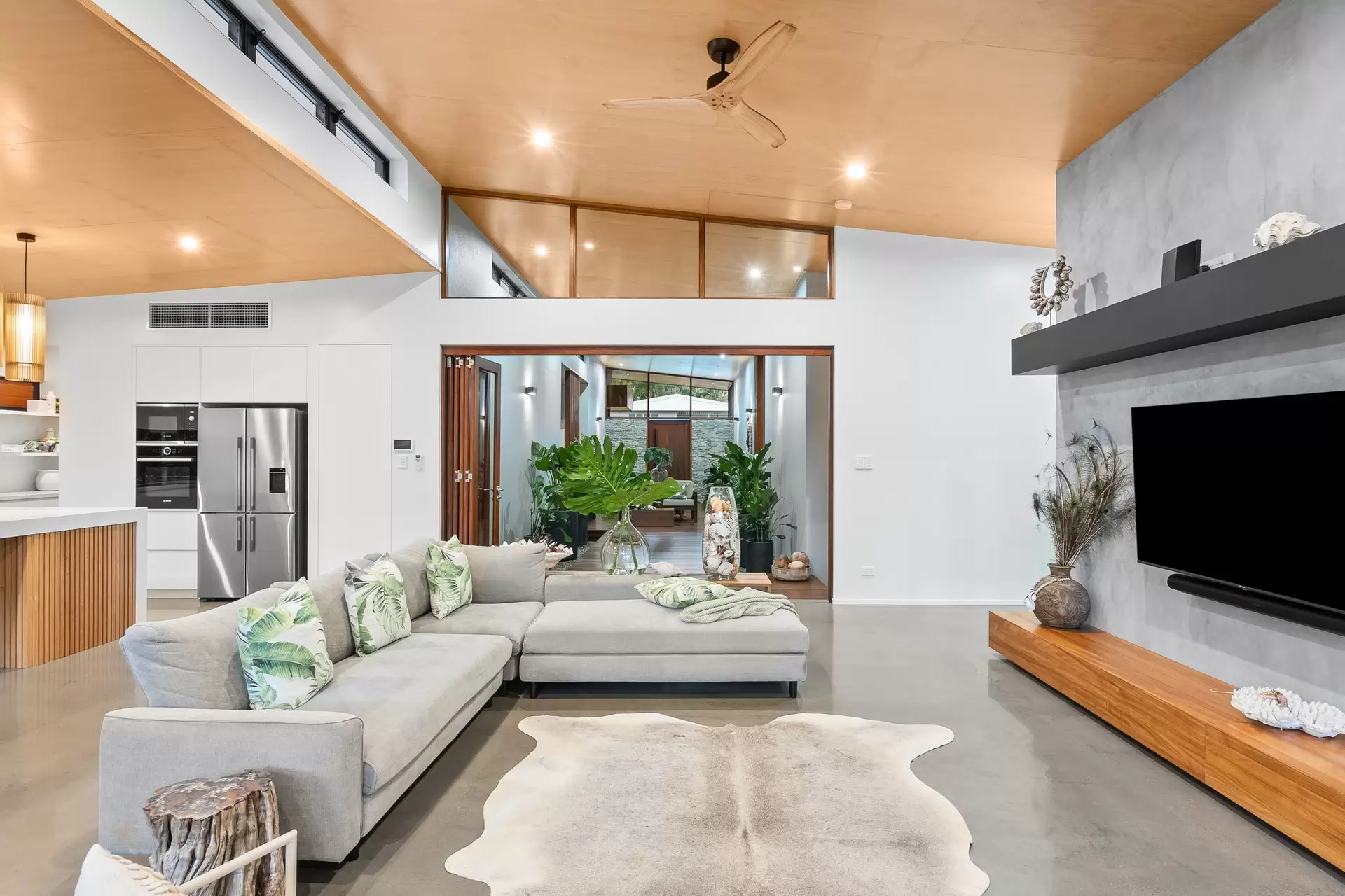 3 Seabrook Avenue, Port Douglas Sold by Queensland Sotheby's International Realty - image 1