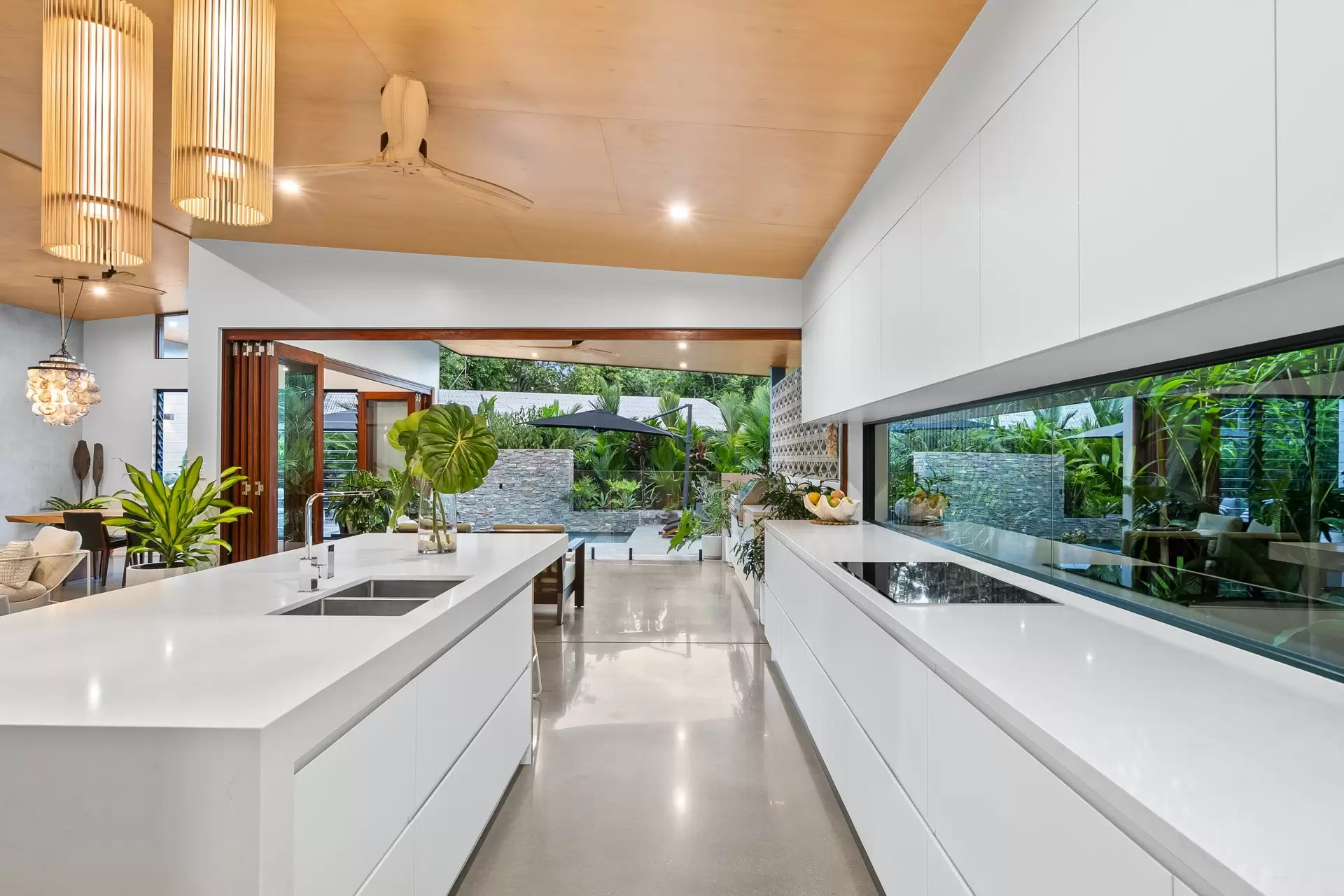 3 Seabrook Avenue, Port Douglas Sold by Queensland Sotheby's International Realty - image 1