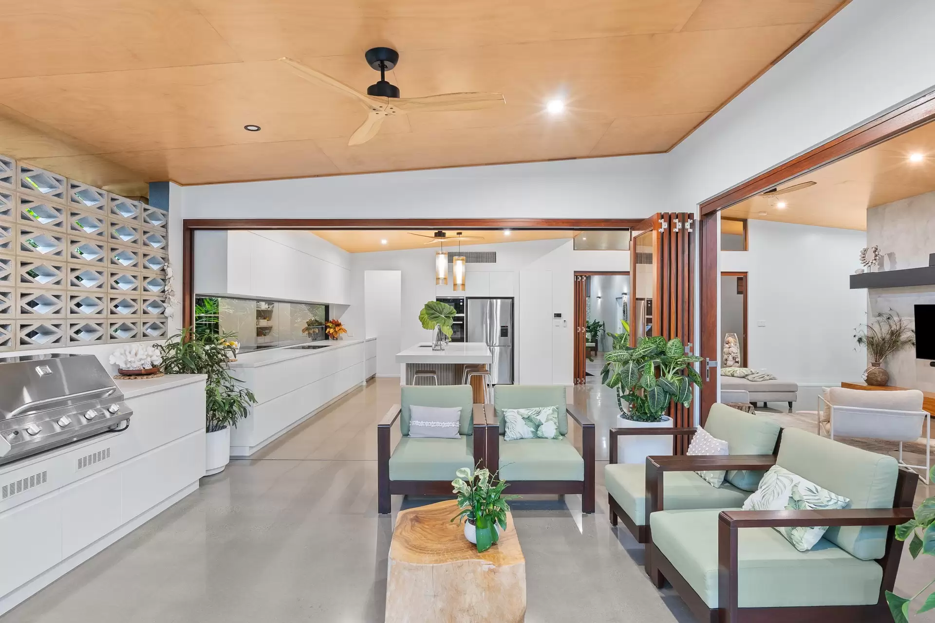 3 Seabrook Avenue, Port Douglas Sold by Queensland Sotheby's International Realty - image 1