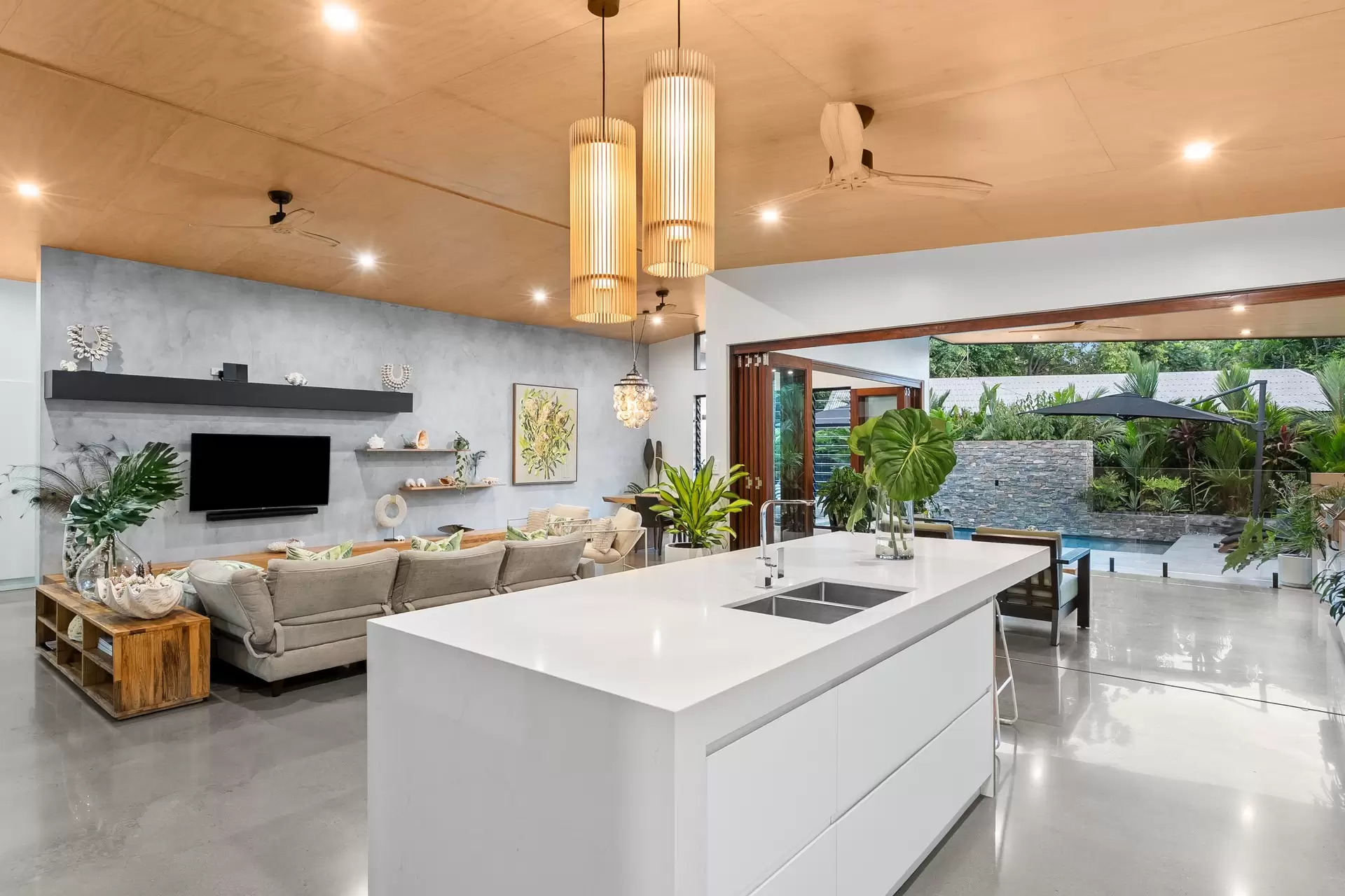 3 Seabrook Avenue, Port Douglas Sold by Queensland Sotheby's International Realty - image 1