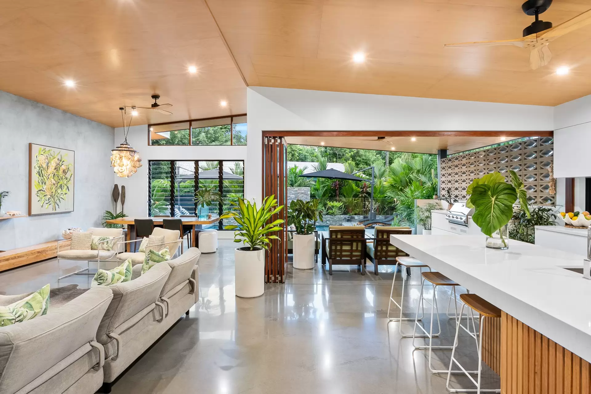 3 Seabrook Avenue, Port Douglas Sold by Queensland Sotheby's International Realty - image 1