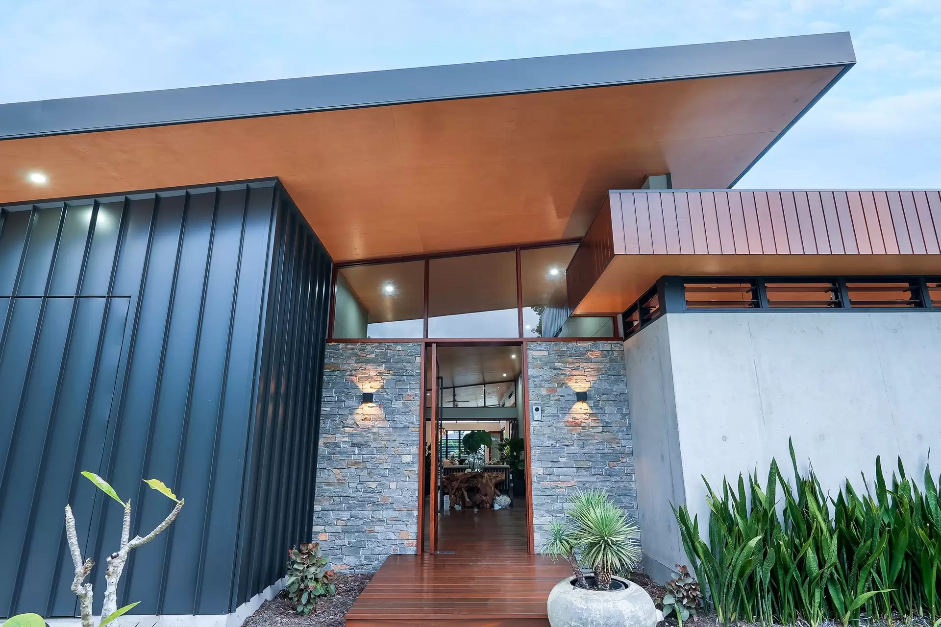 3 Seabrook Avenue, Port Douglas Sold by Queensland Sotheby's International Realty - image 1