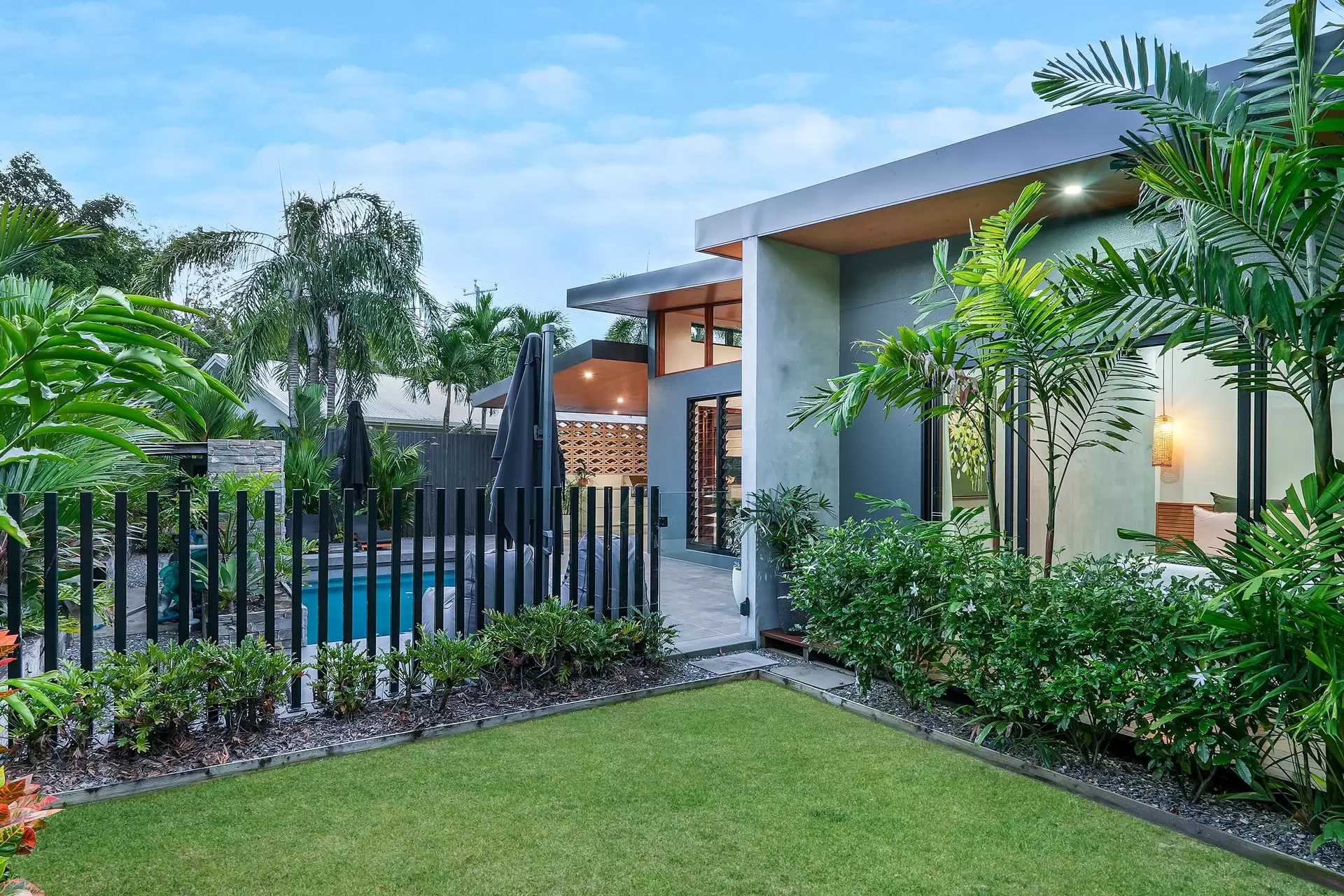 3 Seabrook Avenue, Port Douglas Sold by Queensland Sotheby's International Realty - image 1