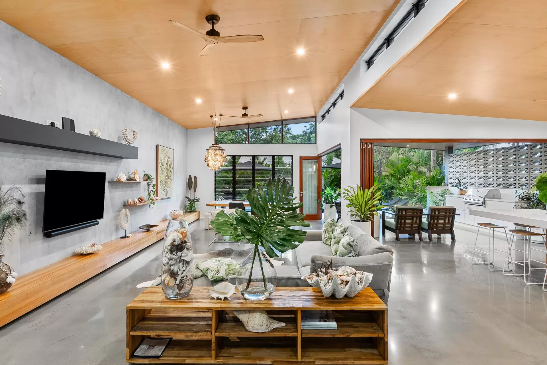 3 Seabrook Avenue, Port Douglas Sold by Queensland Sotheby's International Realty - image 1