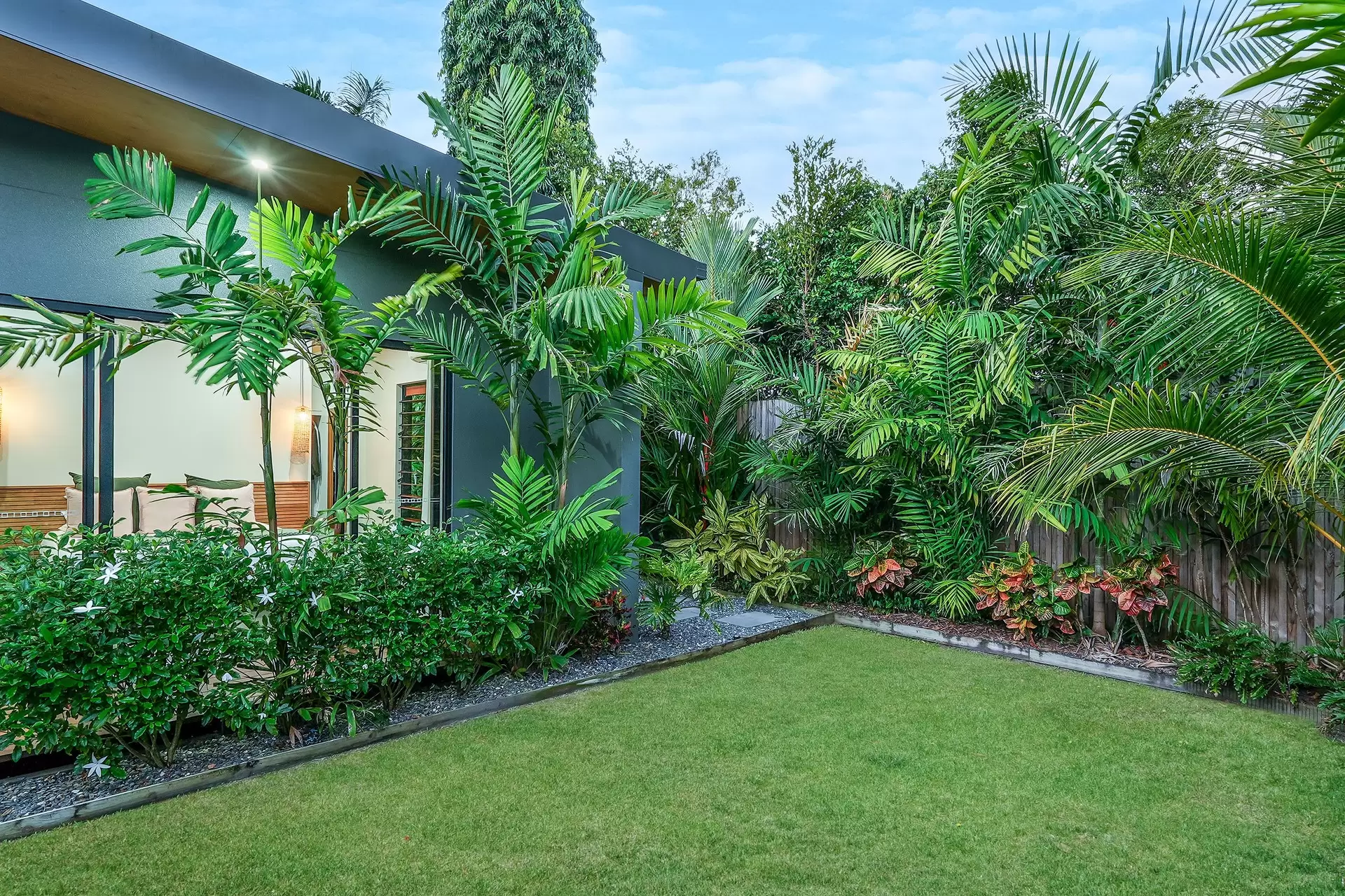3 Seabrook Avenue, Port Douglas Sold by Queensland Sotheby's International Realty - image 1