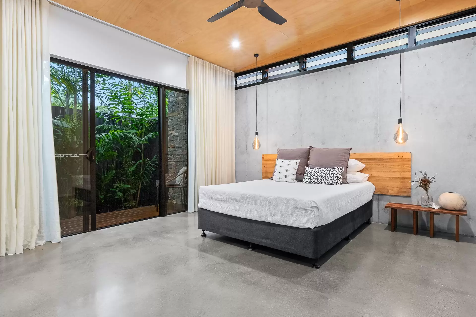 3 Seabrook Avenue, Port Douglas Sold by Queensland Sotheby's International Realty - image 1