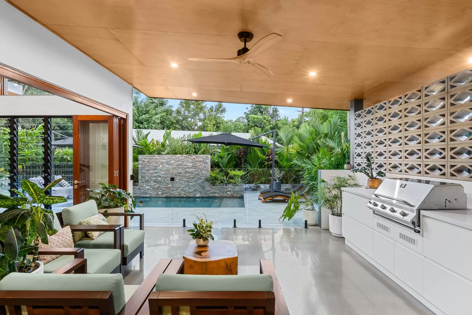 3 Seabrook Avenue, Port Douglas Sold by Queensland Sotheby's International Realty - image 1