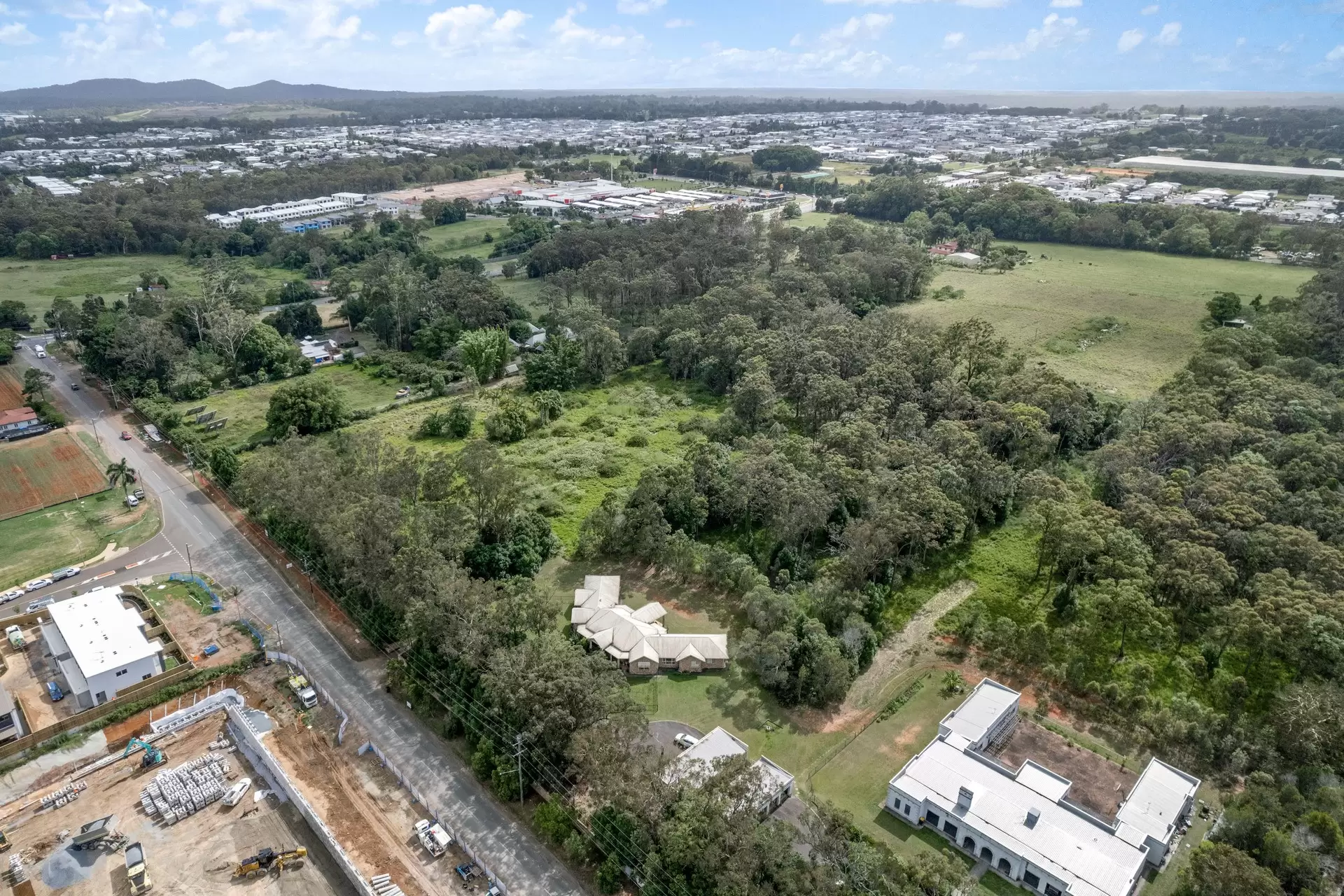 18  School Road, Rochedale Sold by Queensland Sotheby's International Realty - image 1