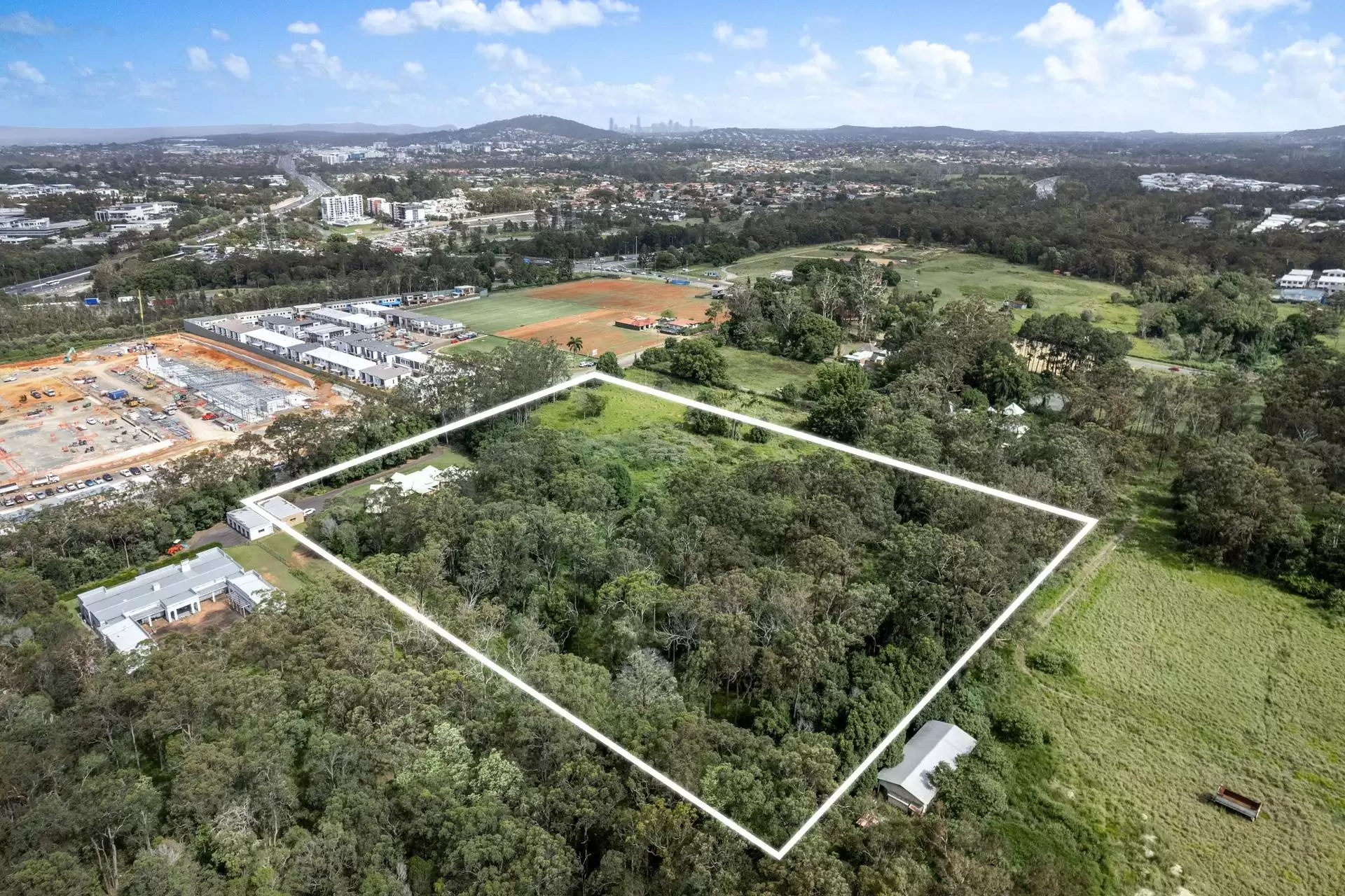 18  School Road, Rochedale Sold by Queensland Sotheby's International Realty - image 1