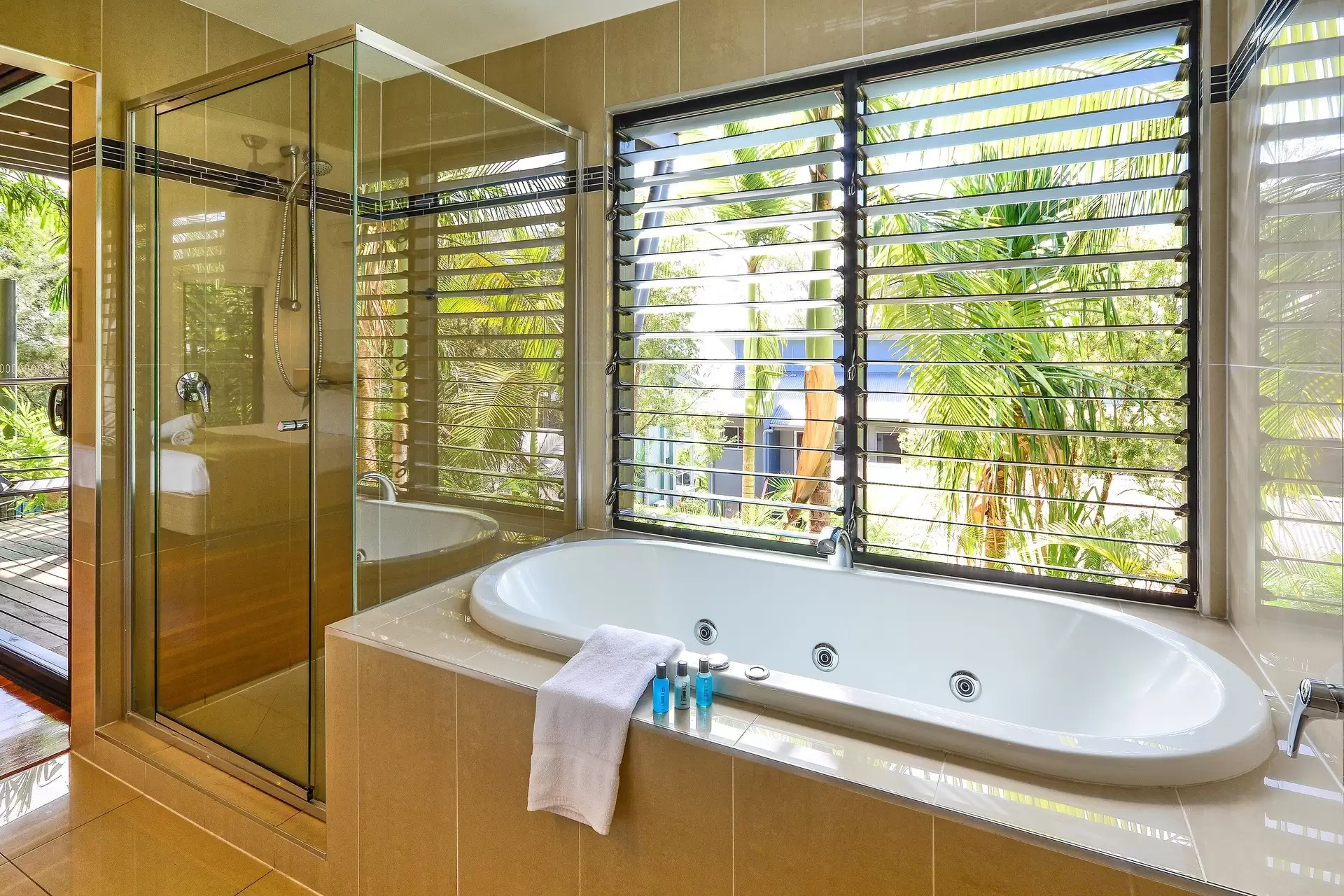 1 Banksia Court, Hamilton Island Sold by Queensland Sotheby's International Realty - image 1