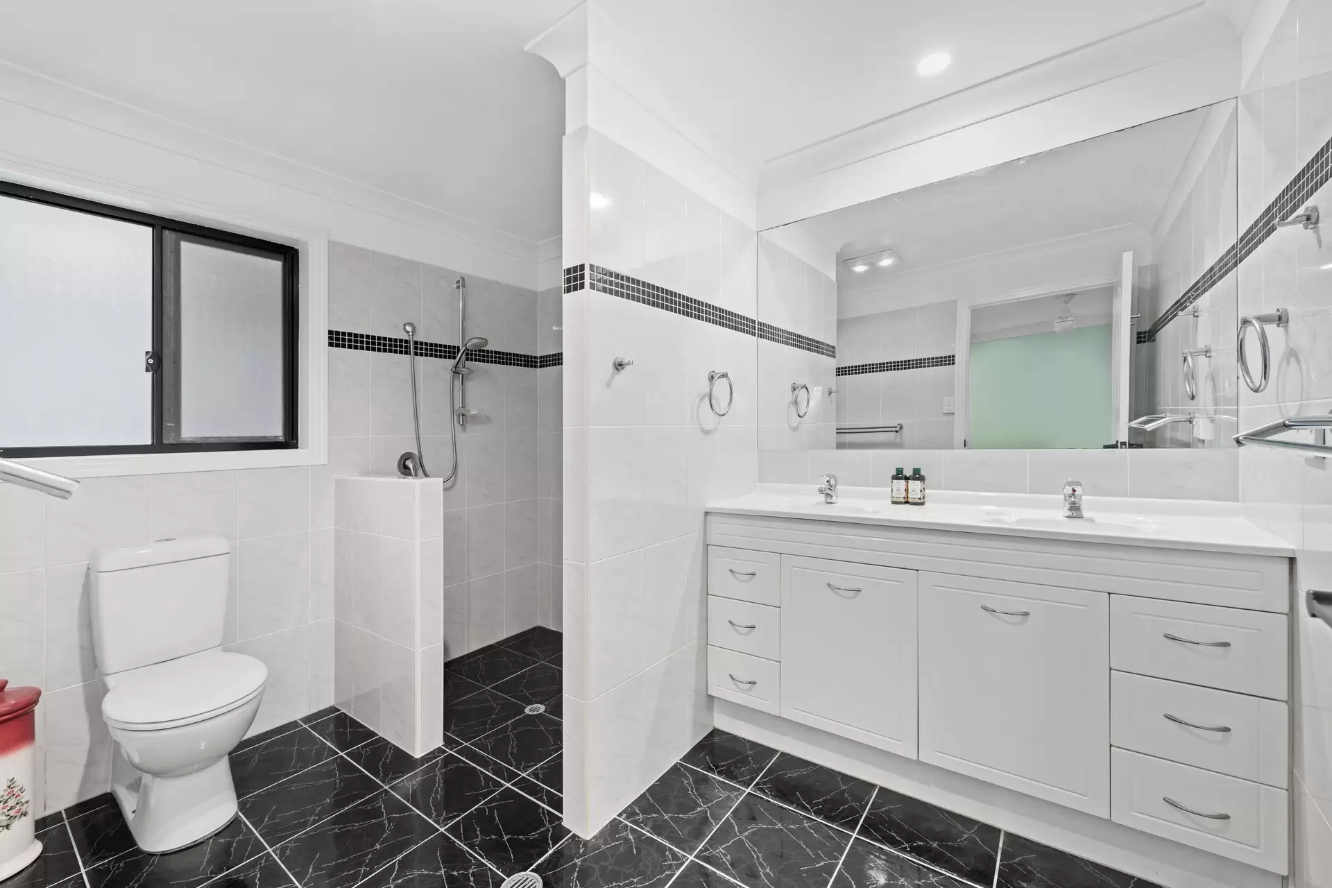 184 Ford Road, Burbank Sold by Queensland Sotheby's International Realty - image 1