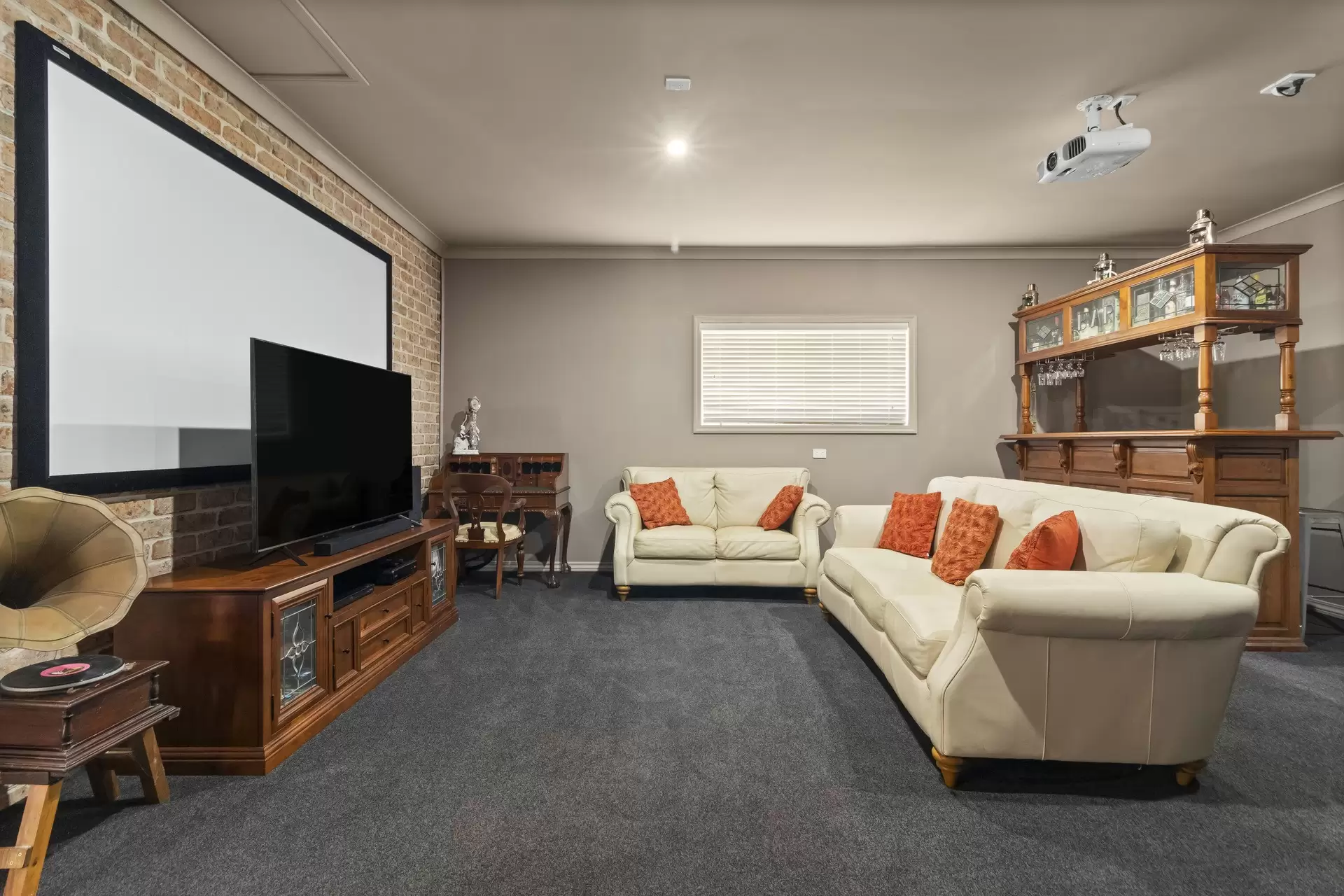 655 London Road, Chandler Sold by Queensland Sotheby's International Realty - image 1