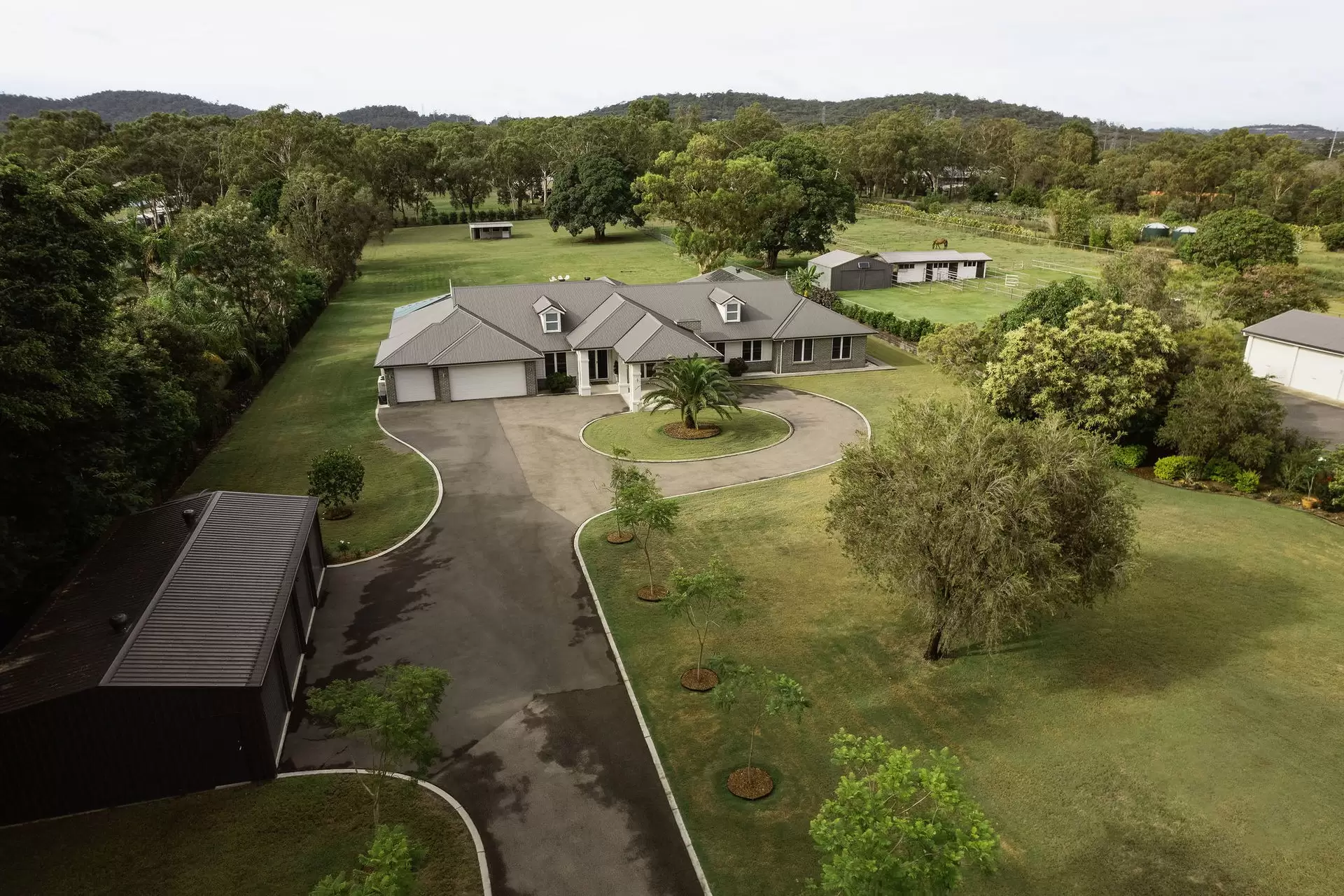 29 Grassdale Road, Belmont Sold by Queensland Sotheby's International Realty - image 1