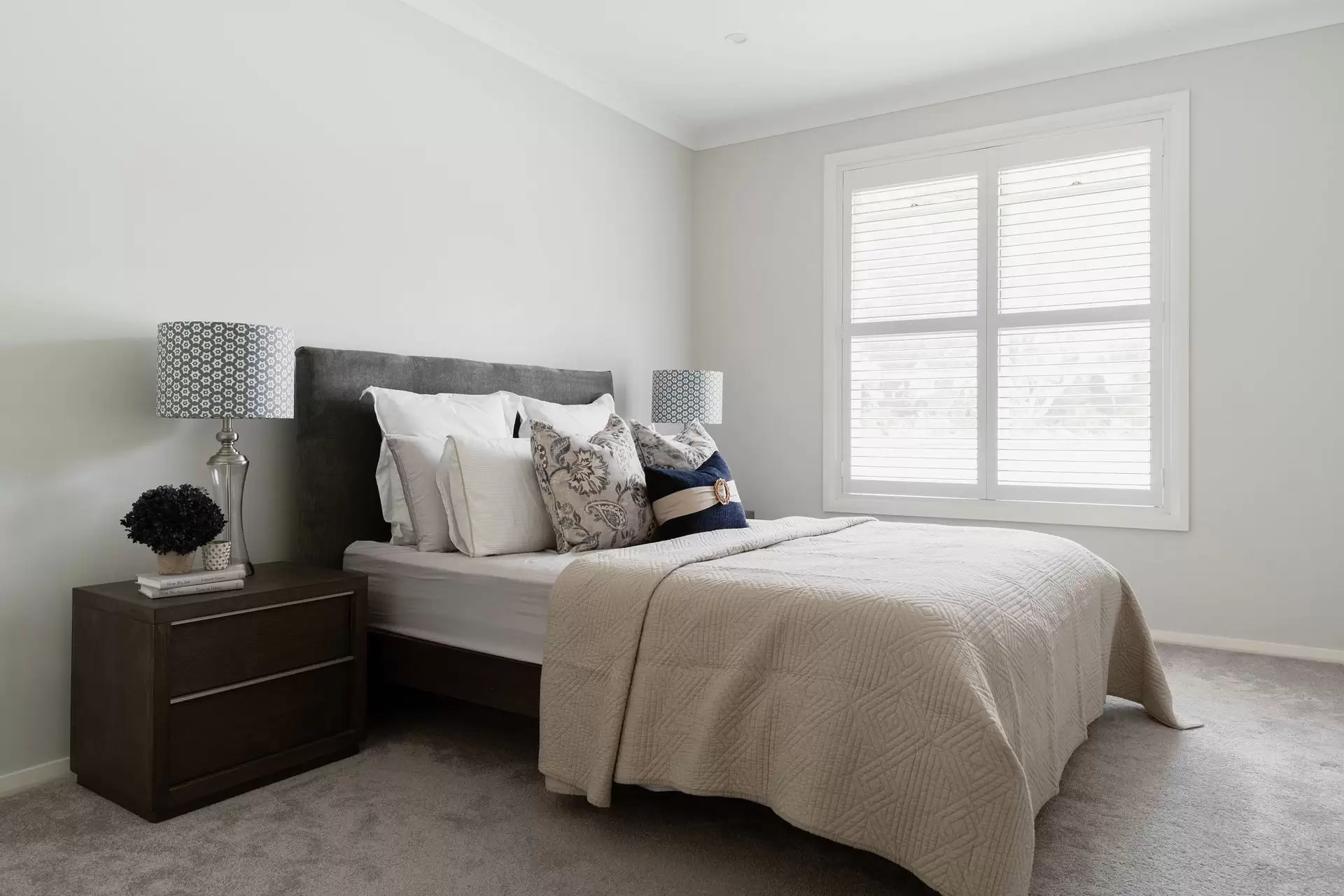 29 Grassdale Road, Belmont Sold by Queensland Sotheby's International Realty - image 1