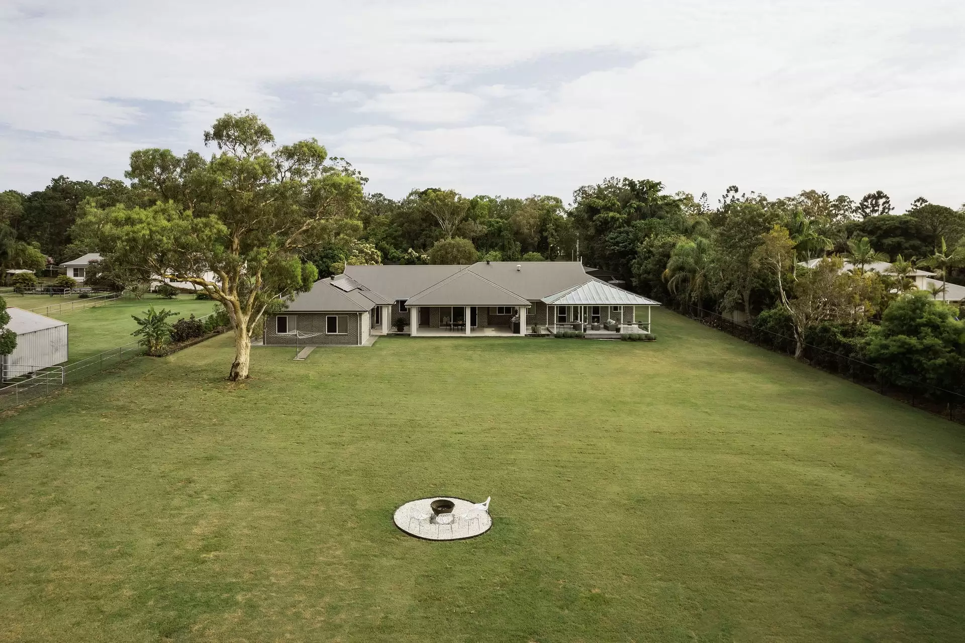 29 Grassdale Road, Belmont Sold by Queensland Sotheby's International Realty - image 1