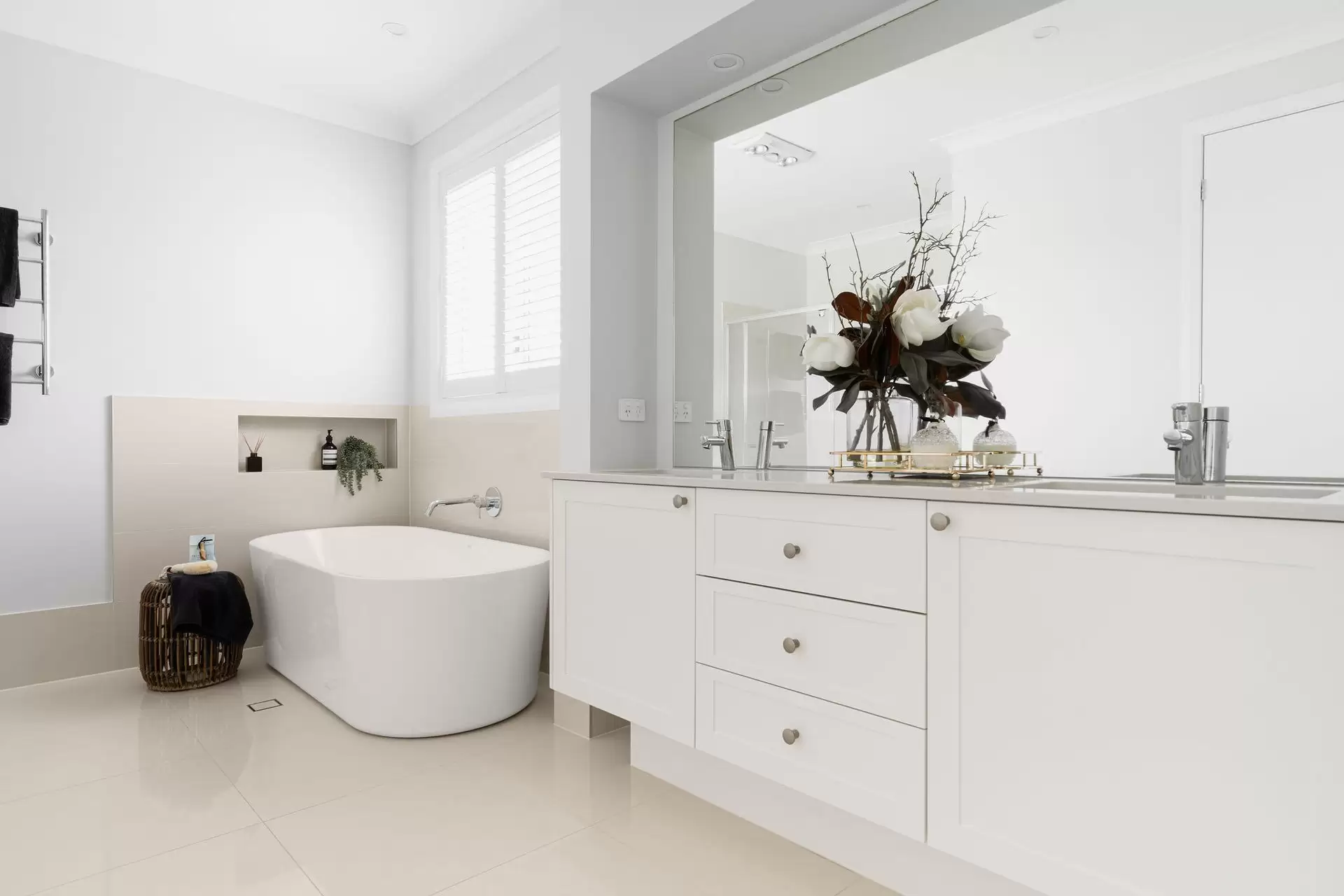 29 Grassdale Road, Belmont Sold by Queensland Sotheby's International Realty - image 1