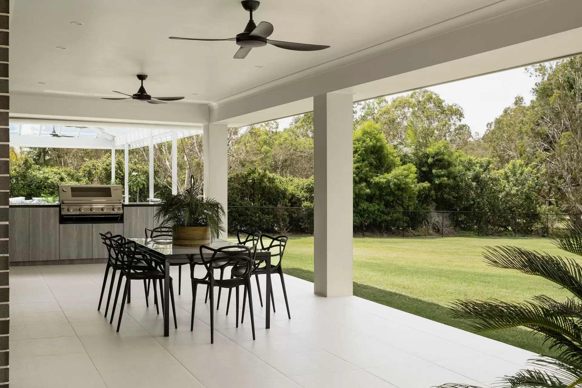 29 Grassdale Road, Belmont Sold by Queensland Sotheby's International Realty - image 1