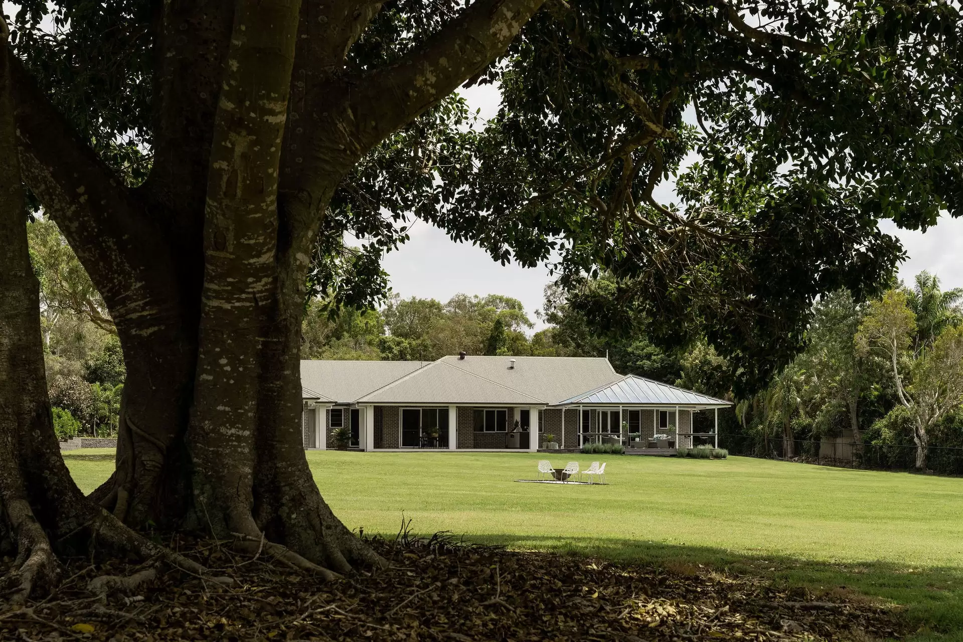 29 Grassdale Road, Belmont Sold by Queensland Sotheby's International Realty - image 1