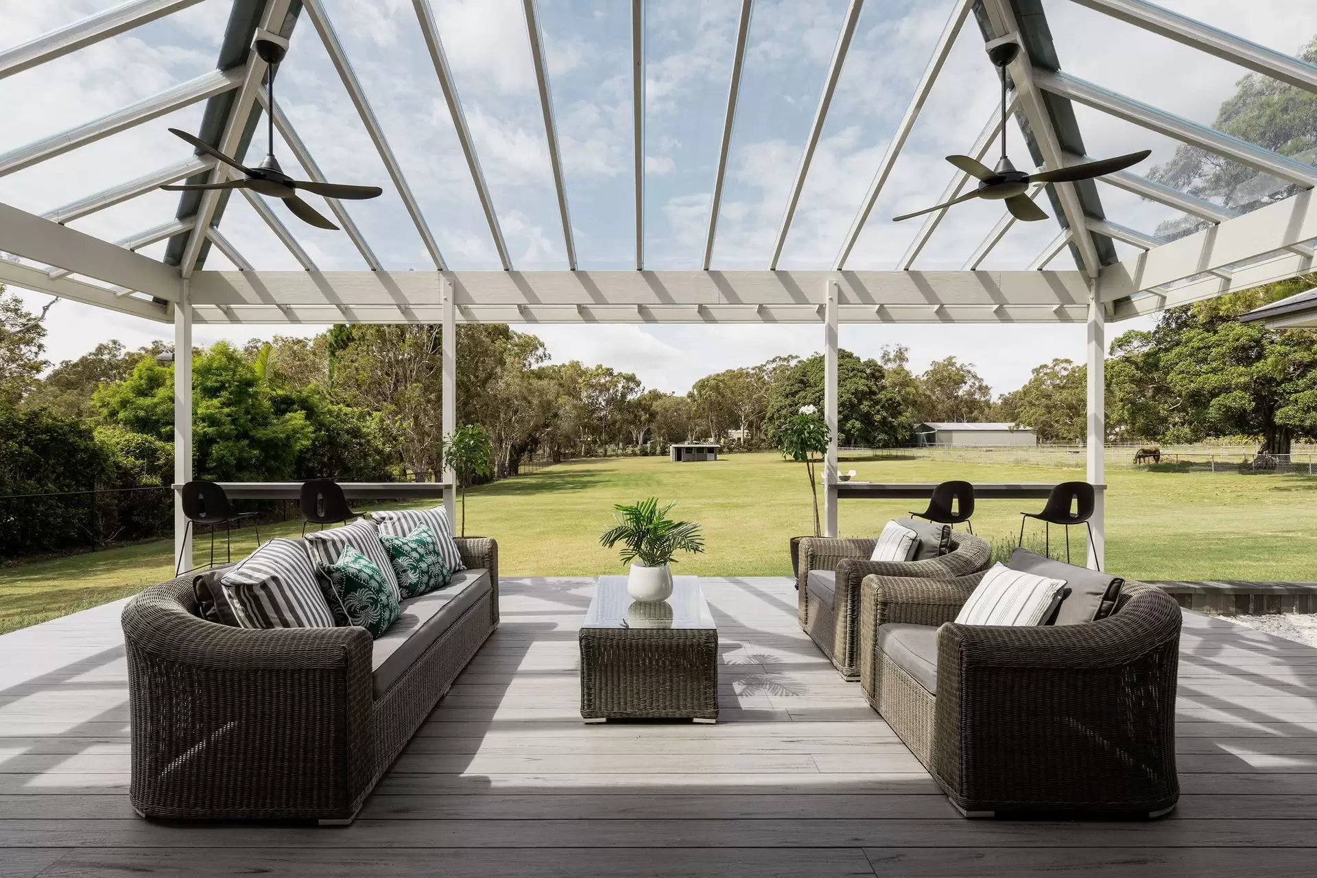 29 Grassdale Road, Belmont Sold by Queensland Sotheby's International Realty - image 1