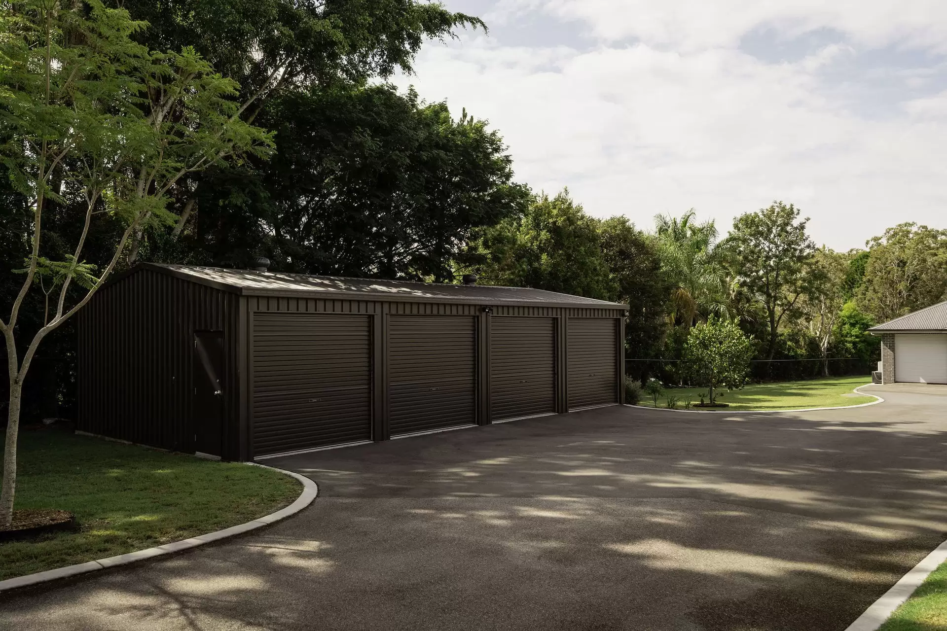 29 Grassdale Road, Belmont Sold by Queensland Sotheby's International Realty - image 1