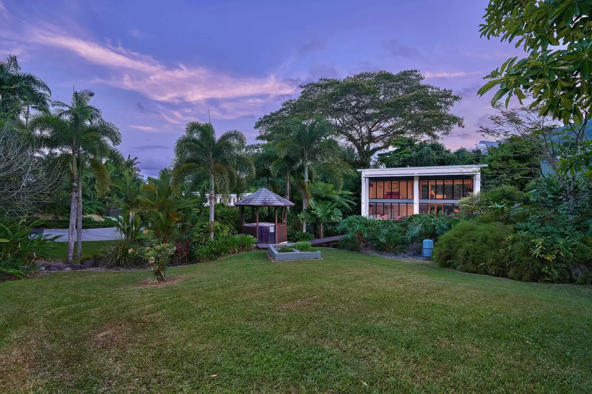 82  Santacatterina Road, Finlayvale Sold by Queensland Sotheby's International Realty - image 1